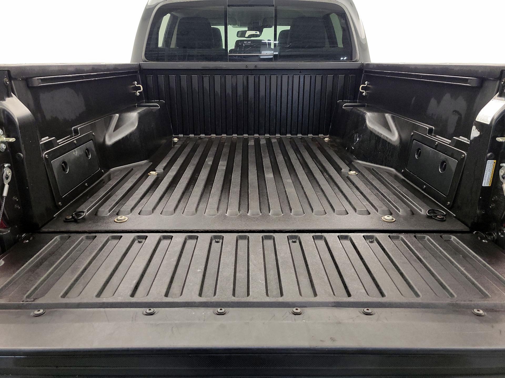 Thumbnail: 2018 Toyota Tacoma - 20