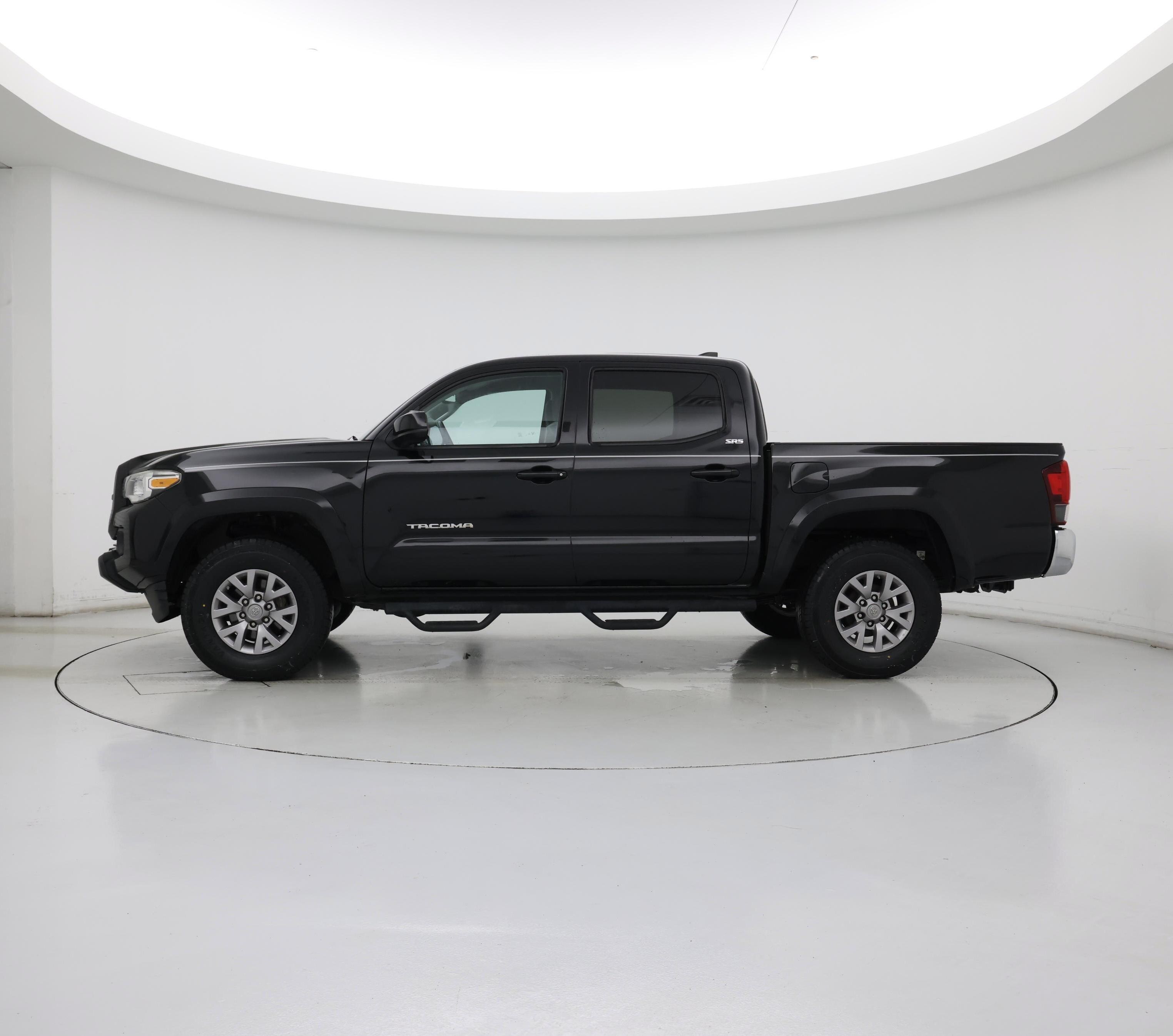 Thumbnail: 2018 Toyota Tacoma - 3