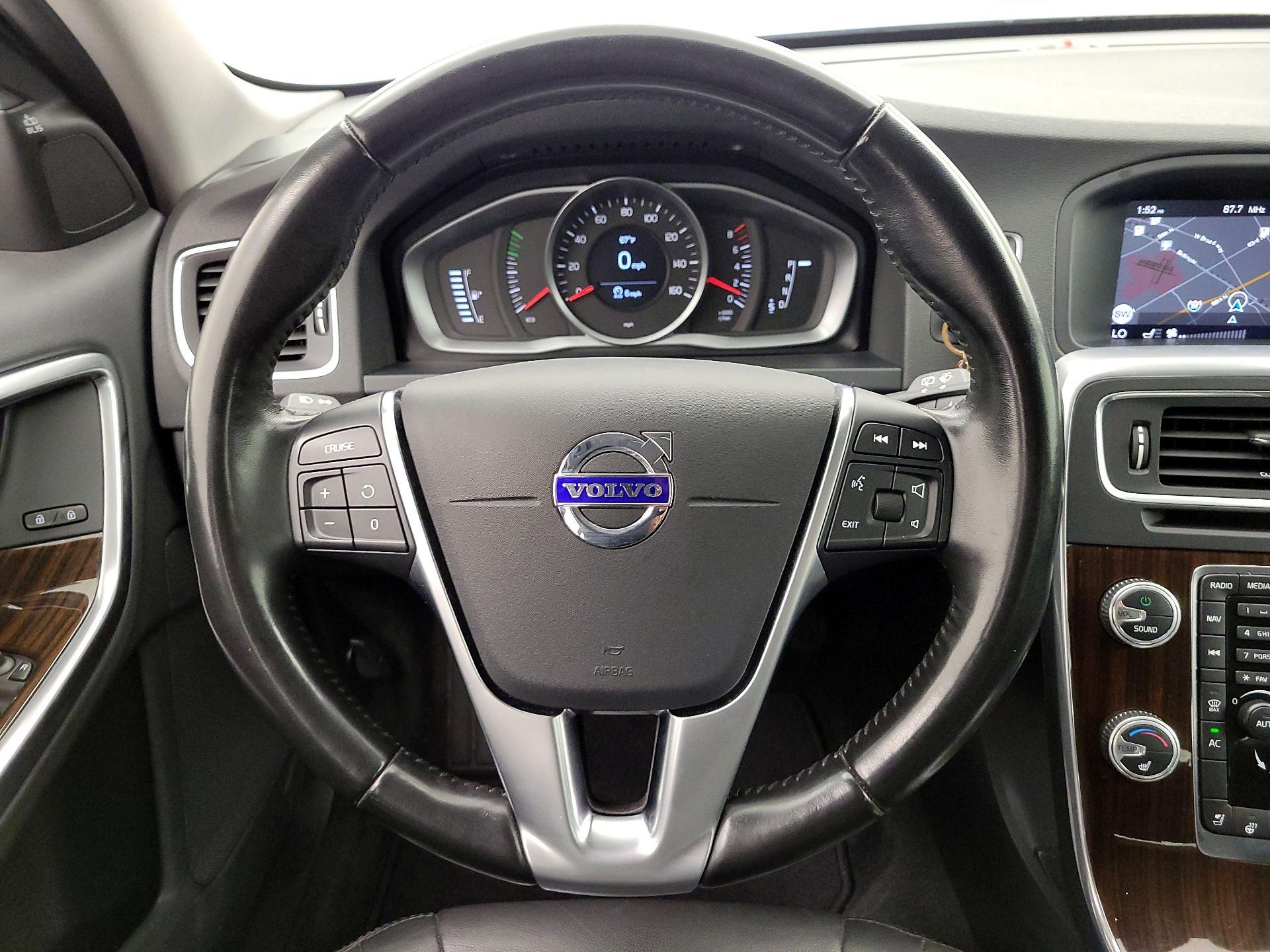 Thumbnail: 2017 Volvo V60 - 10
