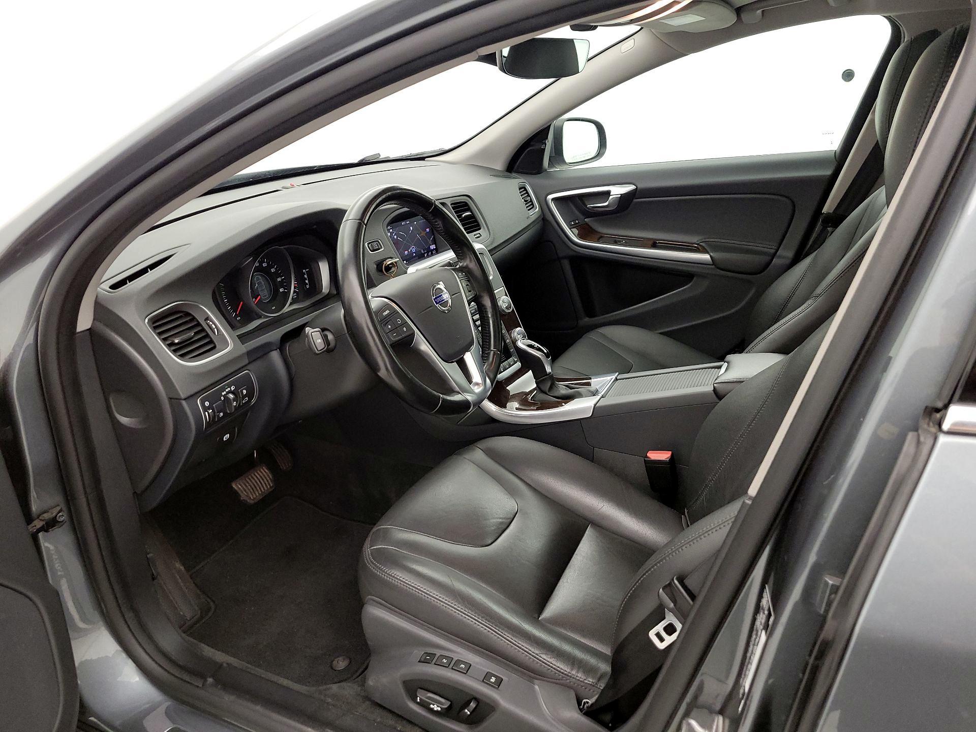 Thumbnail: 2017 Volvo V60 - 11