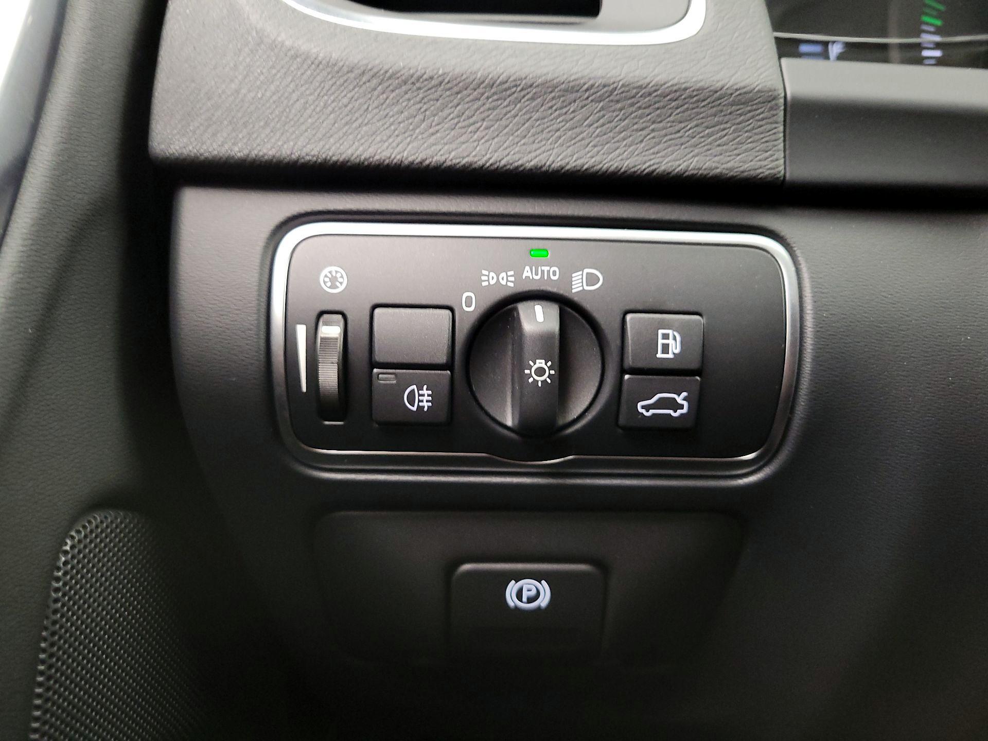 Thumbnail: 2017 Volvo V60 - 13