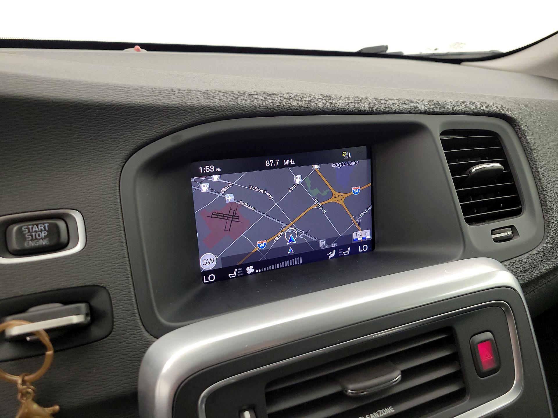 Thumbnail: 2017 Volvo V60 - 14