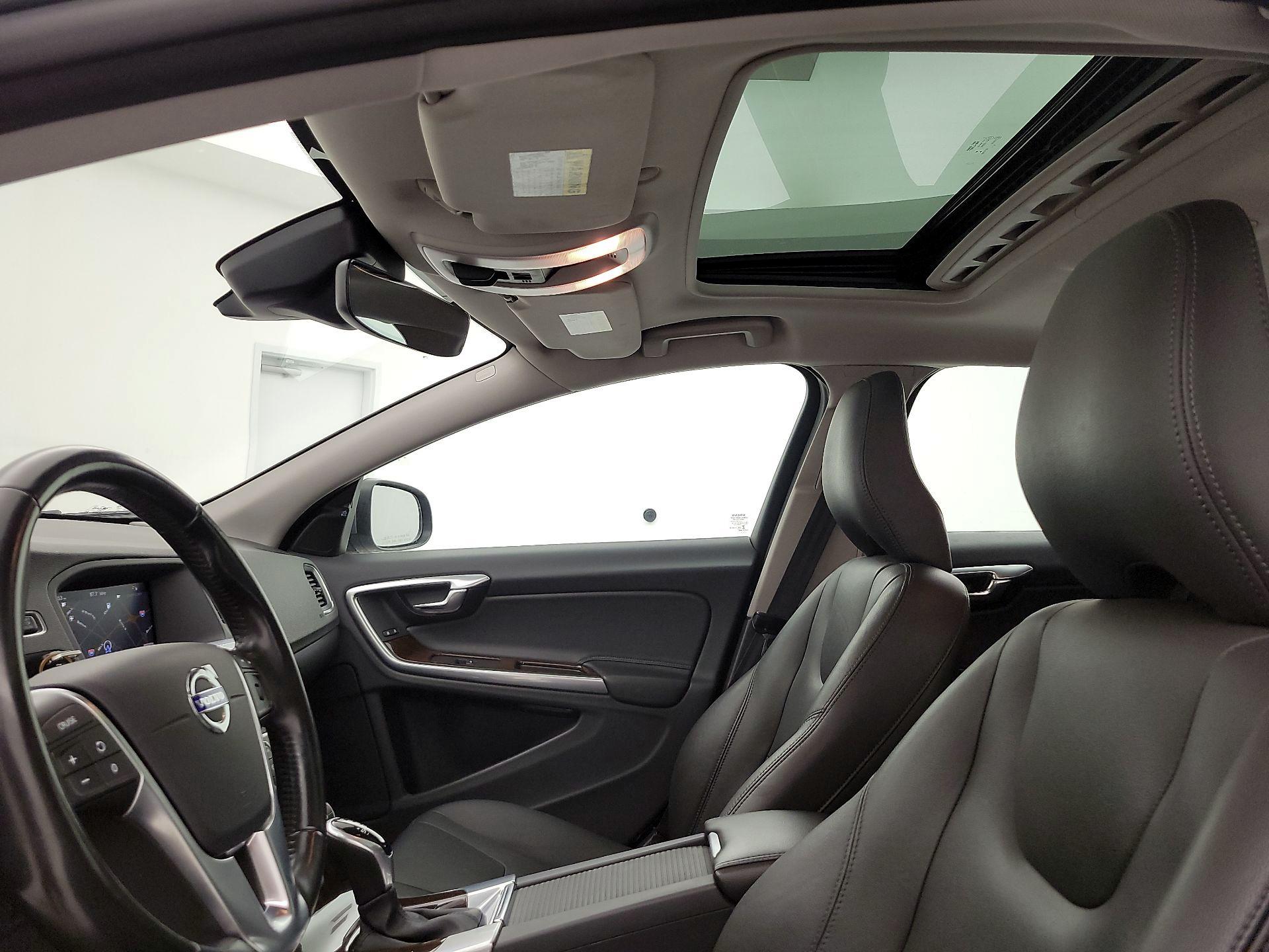 Thumbnail: 2017 Volvo V60 - 19