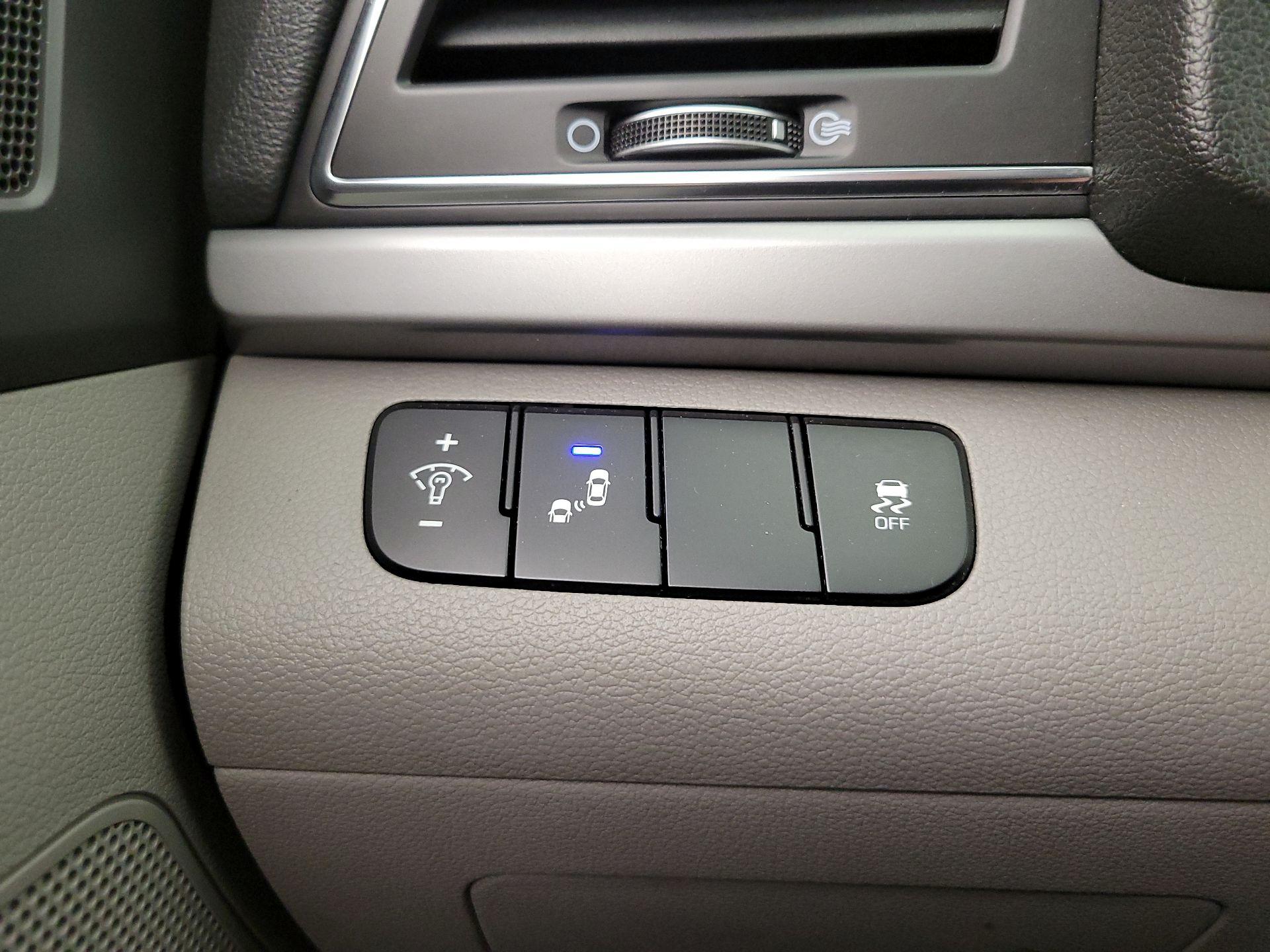 Thumbnail: 2017 Hyundai Elantra - 13