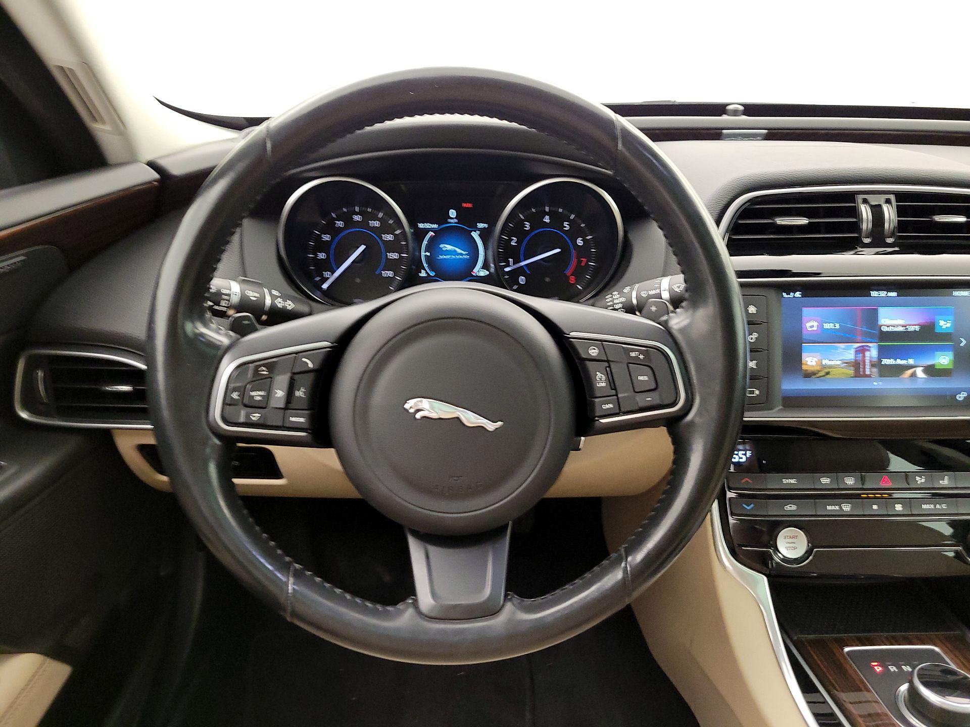 Thumbnail: 2017 Jaguar XE - 10