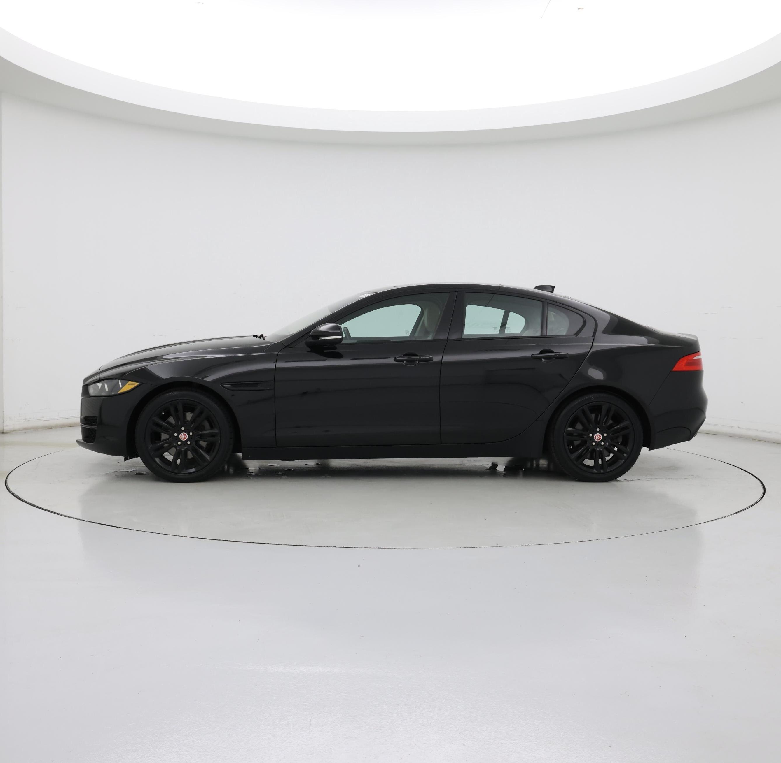 Thumbnail: 2017 Jaguar XE - 3