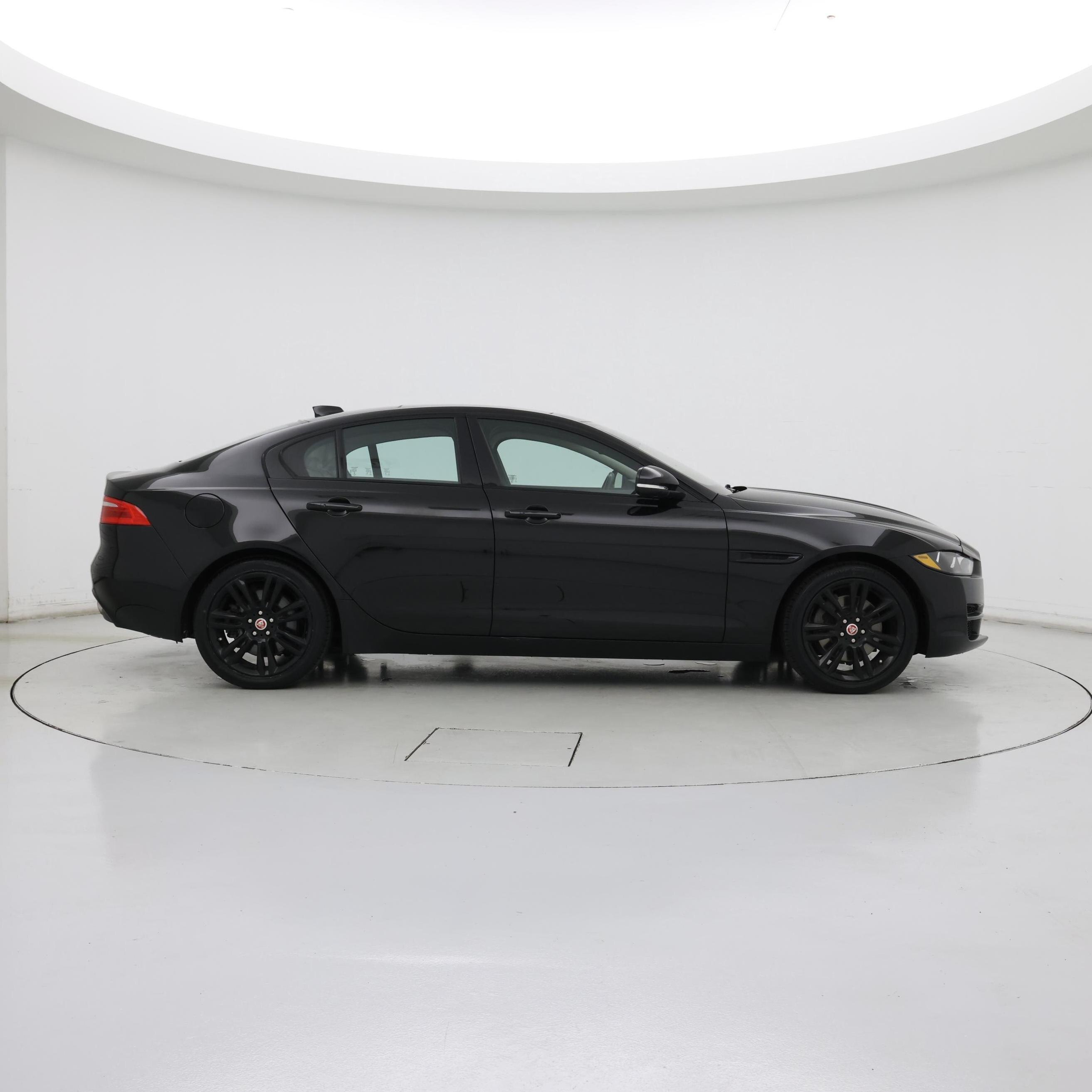 Thumbnail: 2017 Jaguar XE - 7