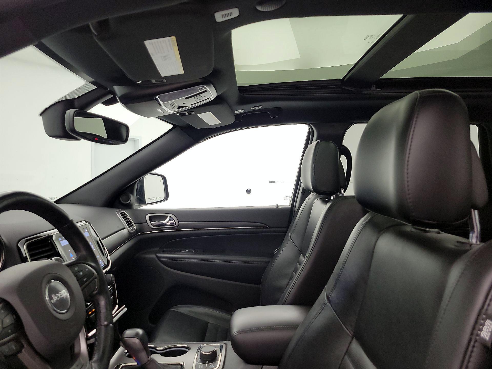 Thumbnail: 2020 Jeep Grand Cherokee - 20