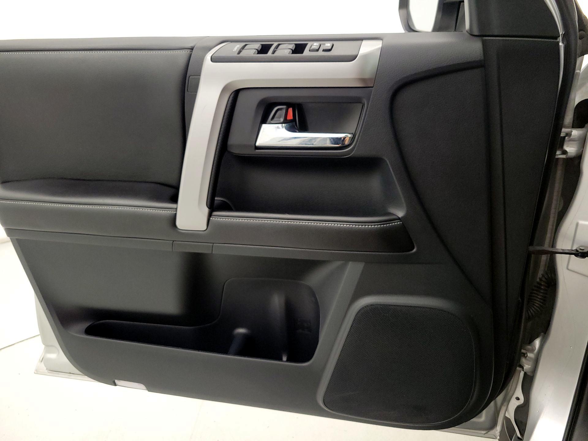 Thumbnail: 2015 Toyota 4Runner - 12
