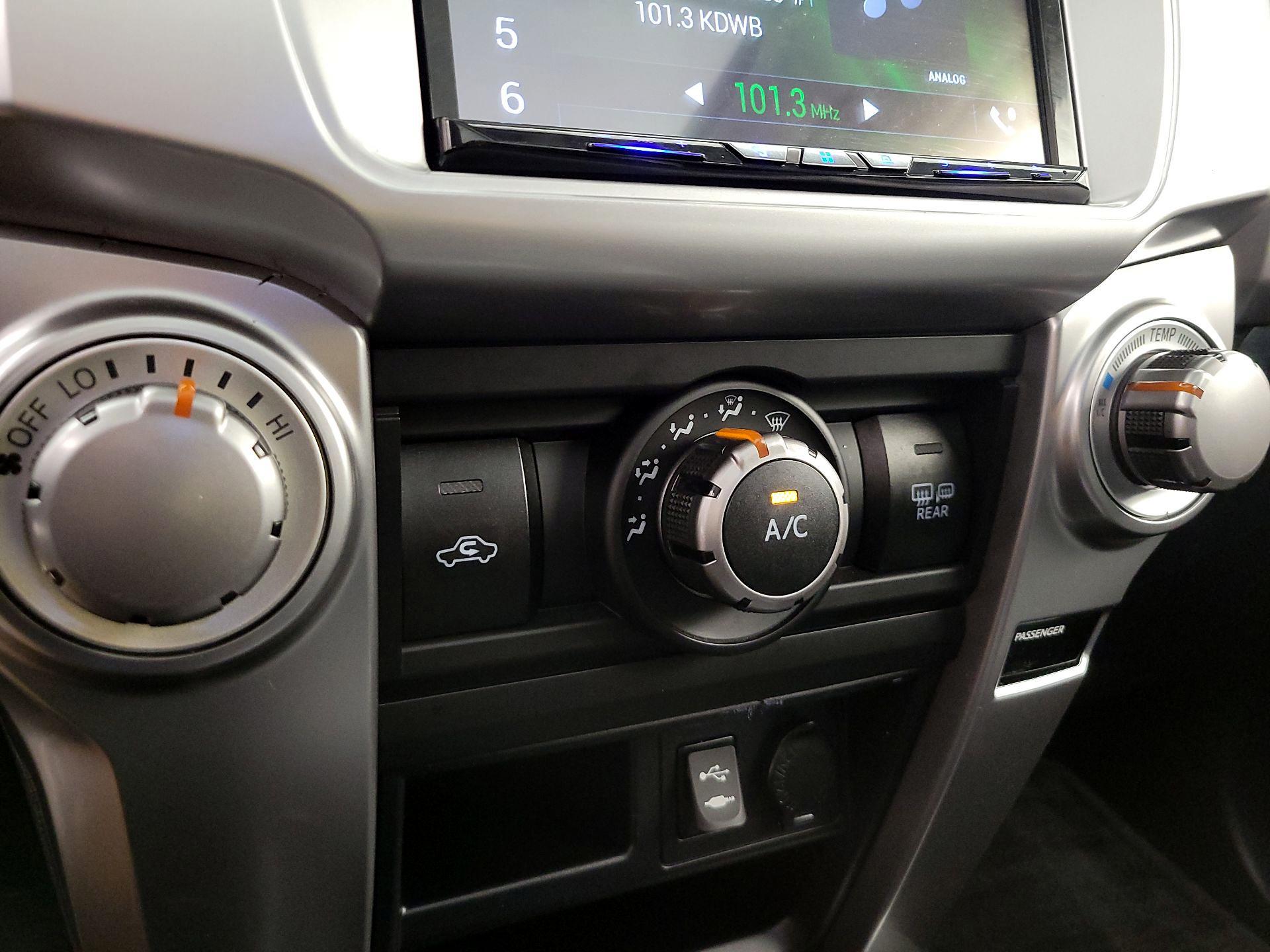 Thumbnail: 2015 Toyota 4Runner - 16