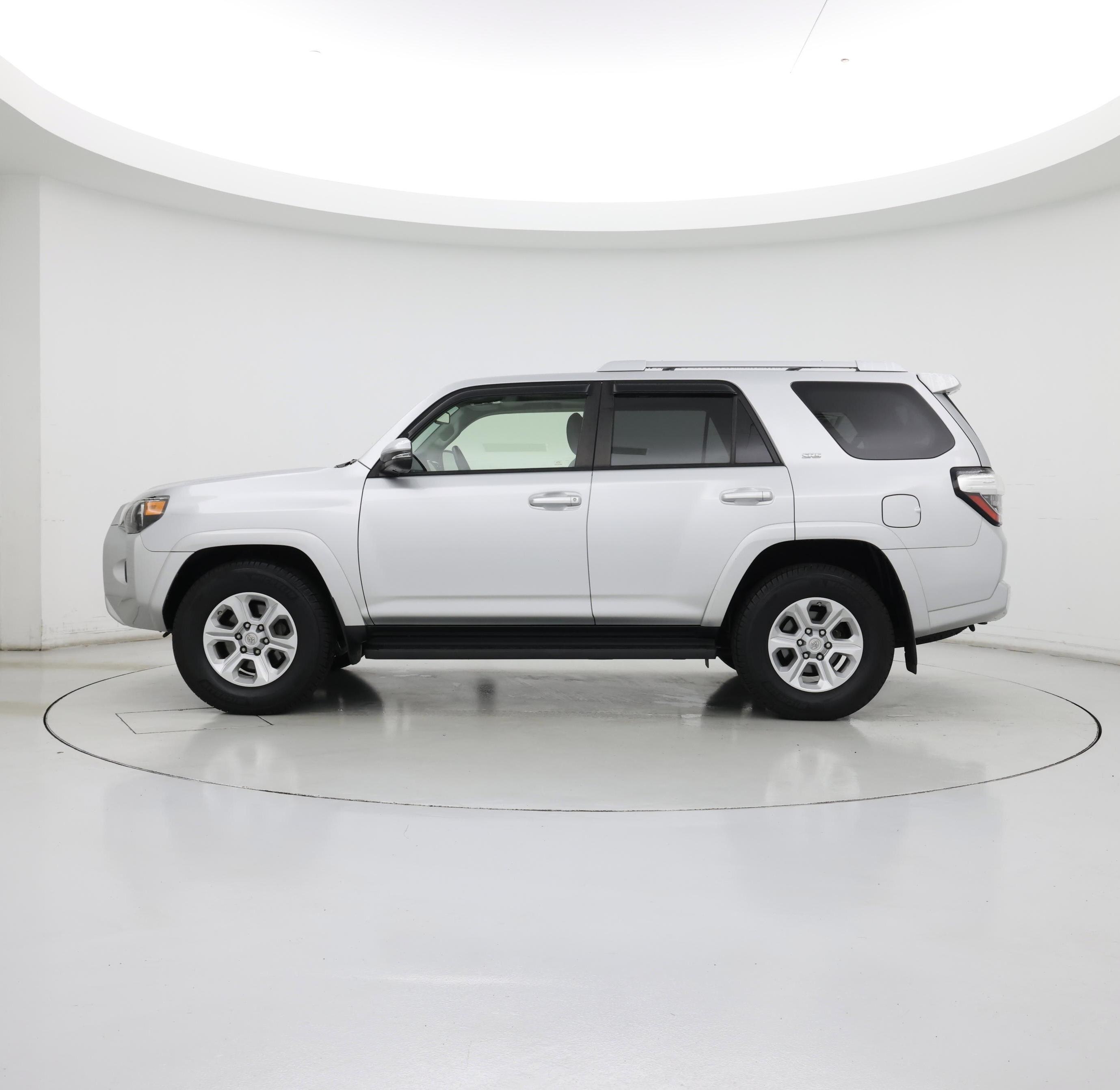 Thumbnail: 2015 Toyota 4Runner - 3
