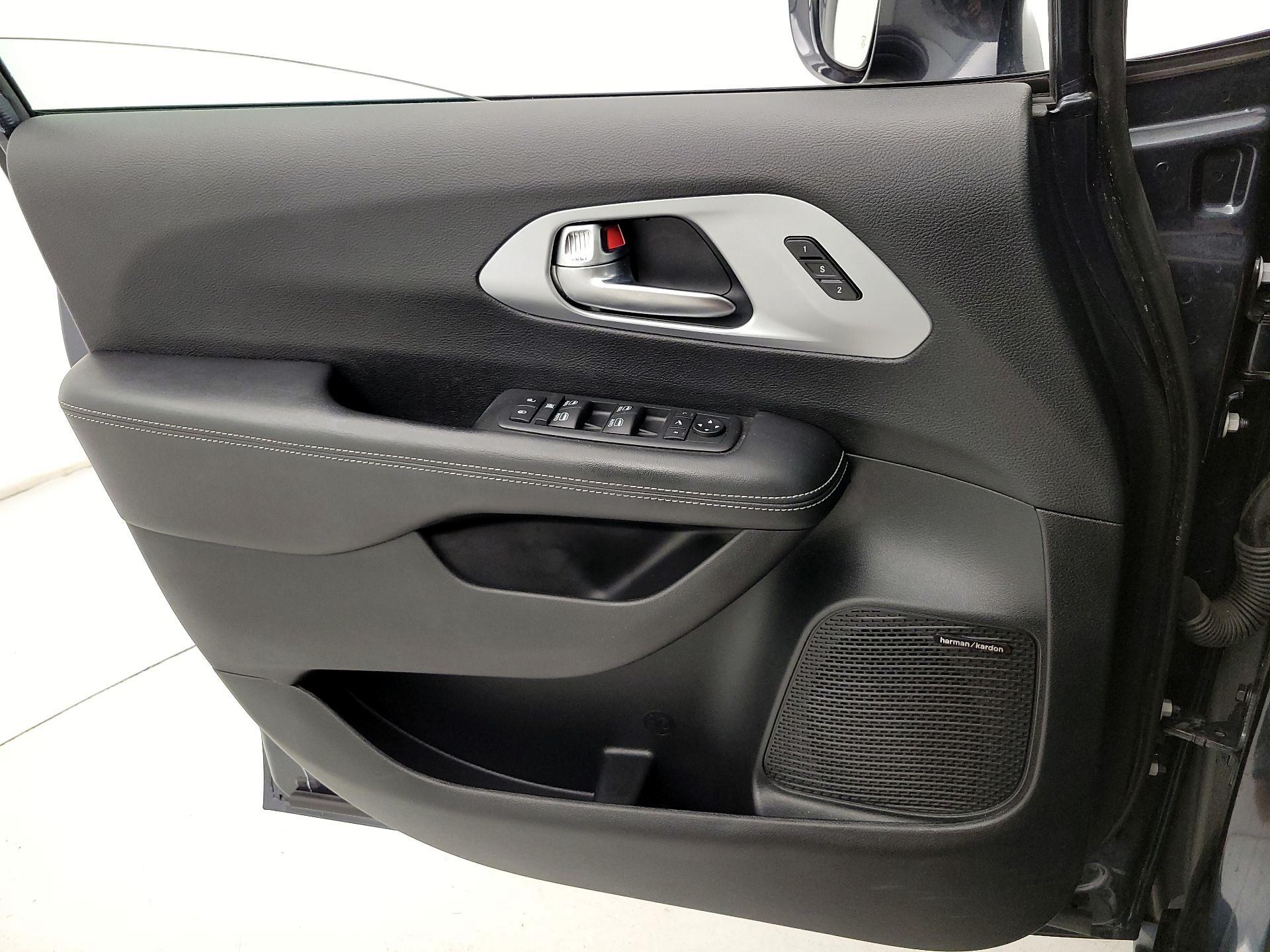 Thumbnail: 2020 Chrysler Pacifica - 12