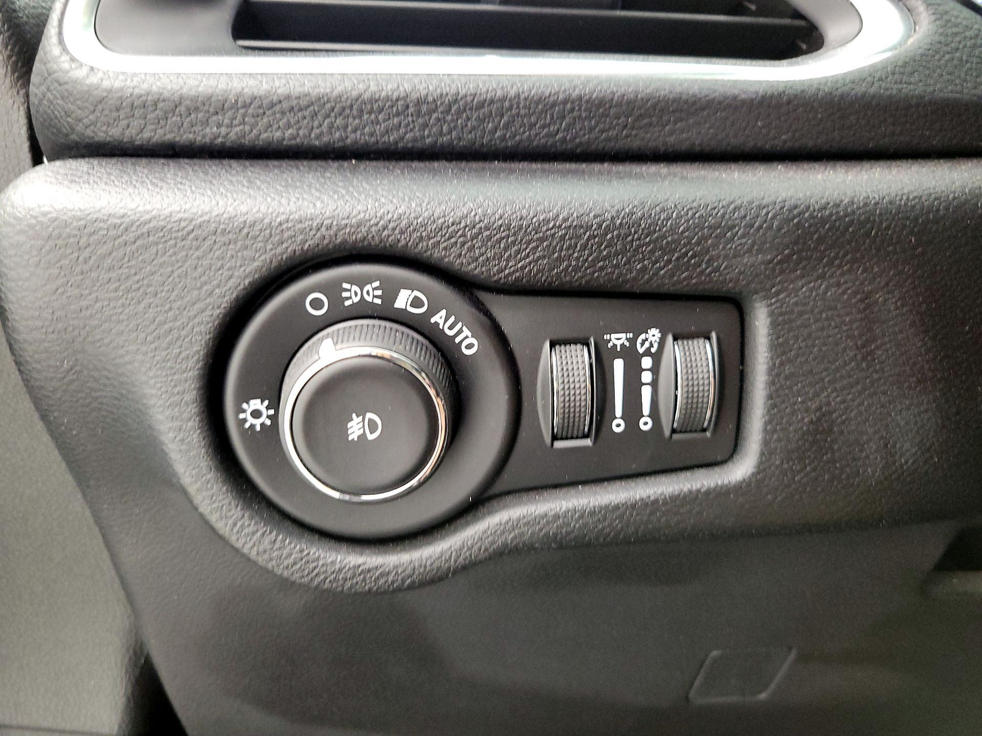 Thumbnail: 2020 Chrysler Pacifica - 13