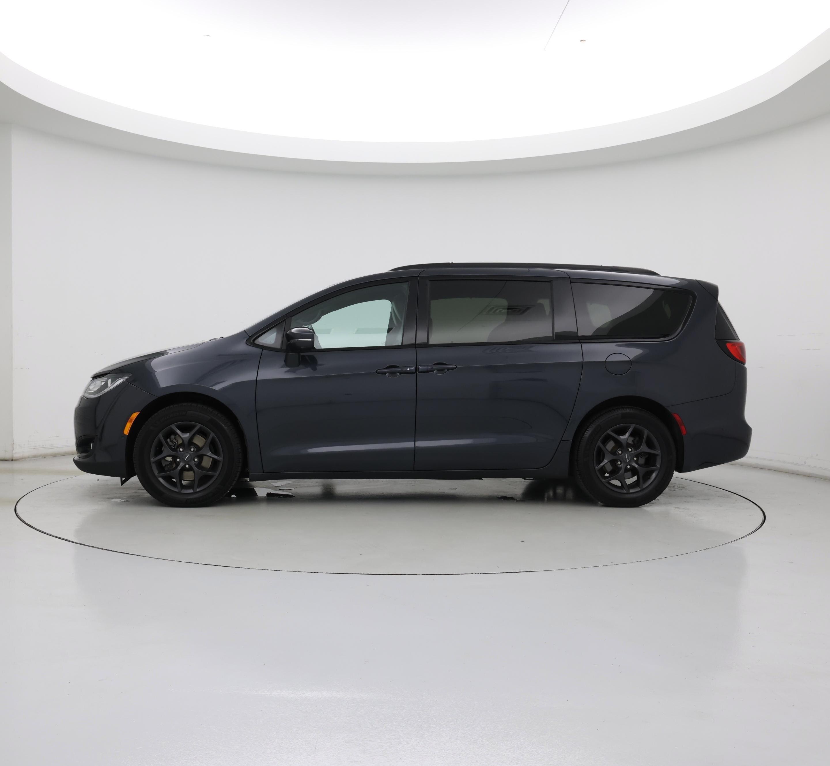 Thumbnail: 2020 Chrysler Pacifica - 3