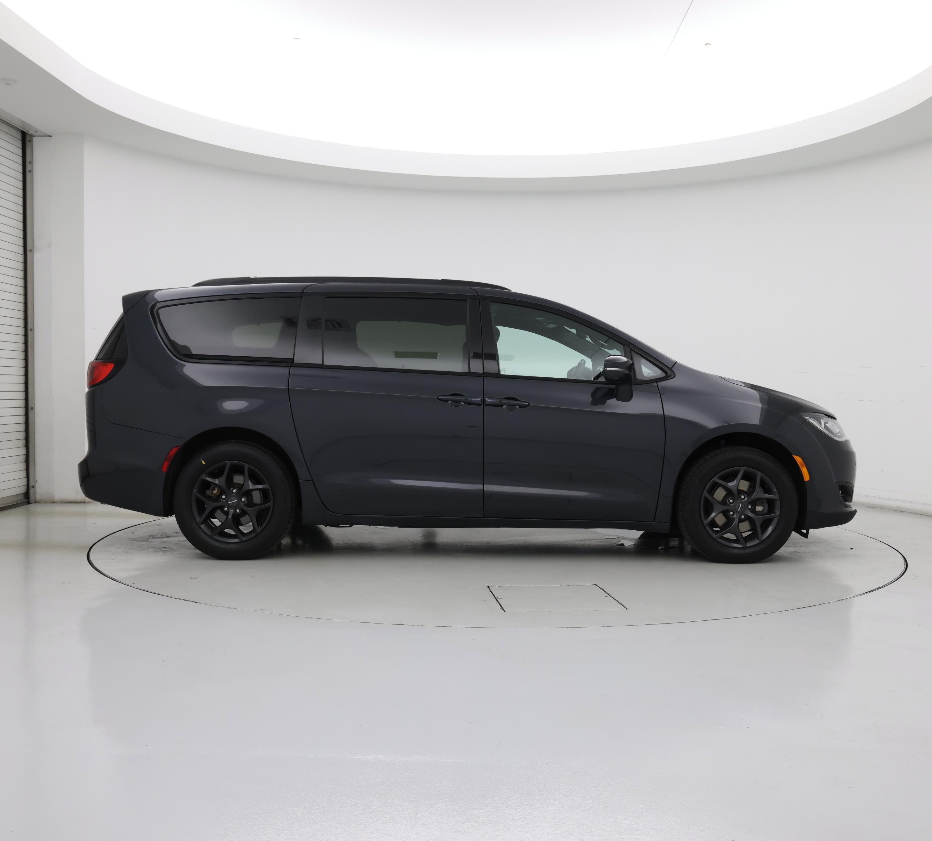Thumbnail: 2020 Chrysler Pacifica - 7