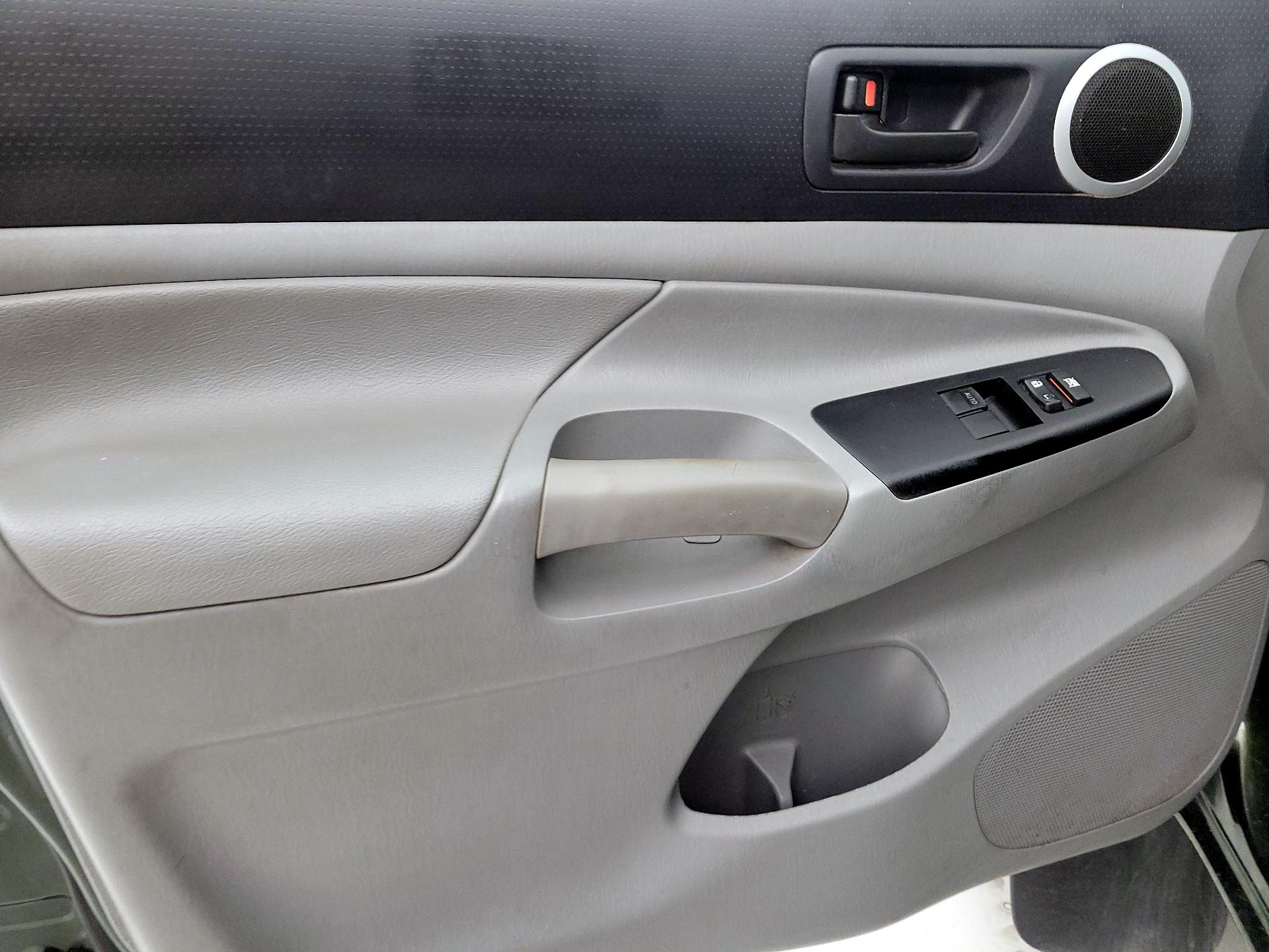 Thumbnail: 2014 Toyota Tacoma - 12