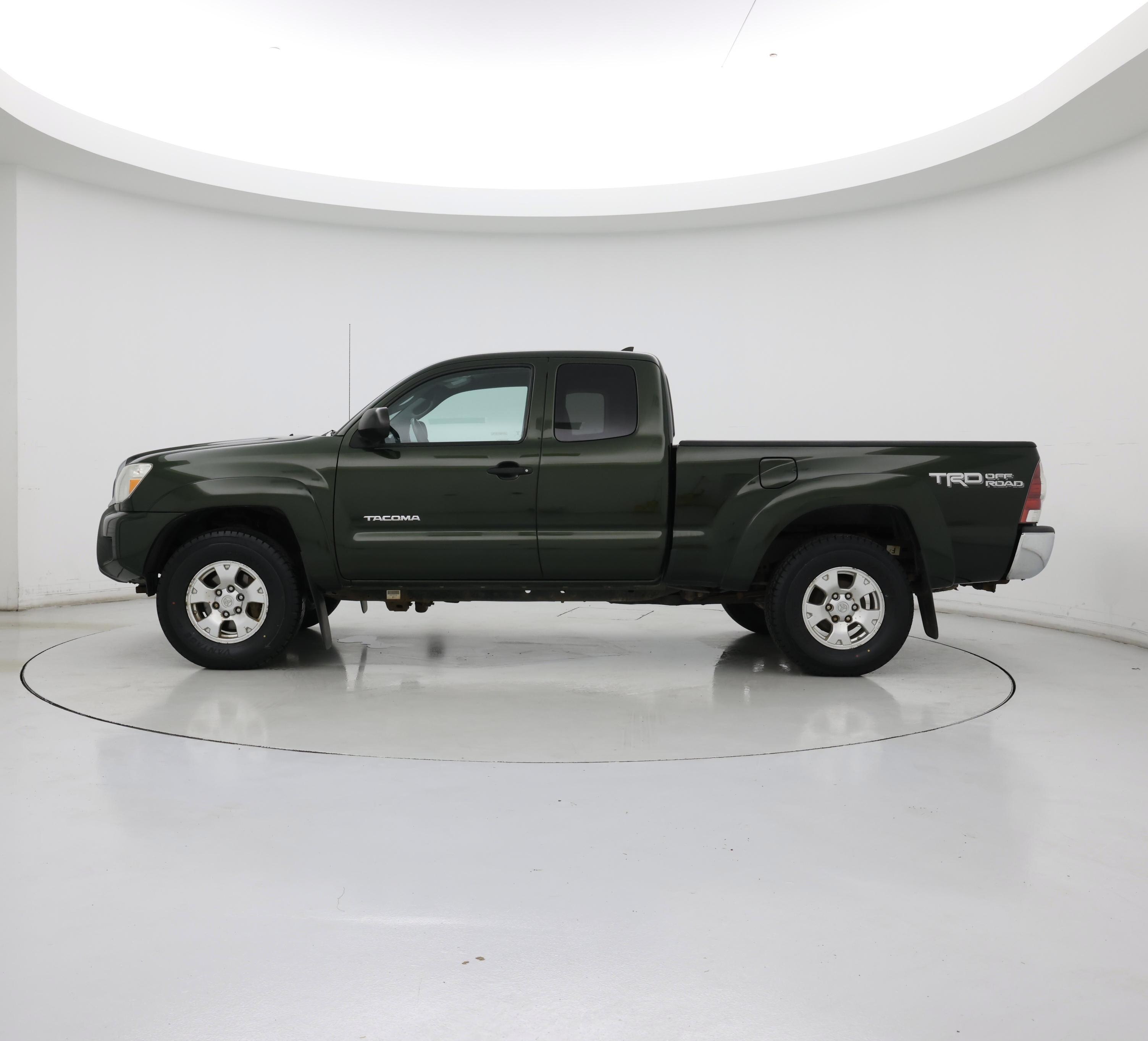 Thumbnail: 2014 Toyota Tacoma - 3