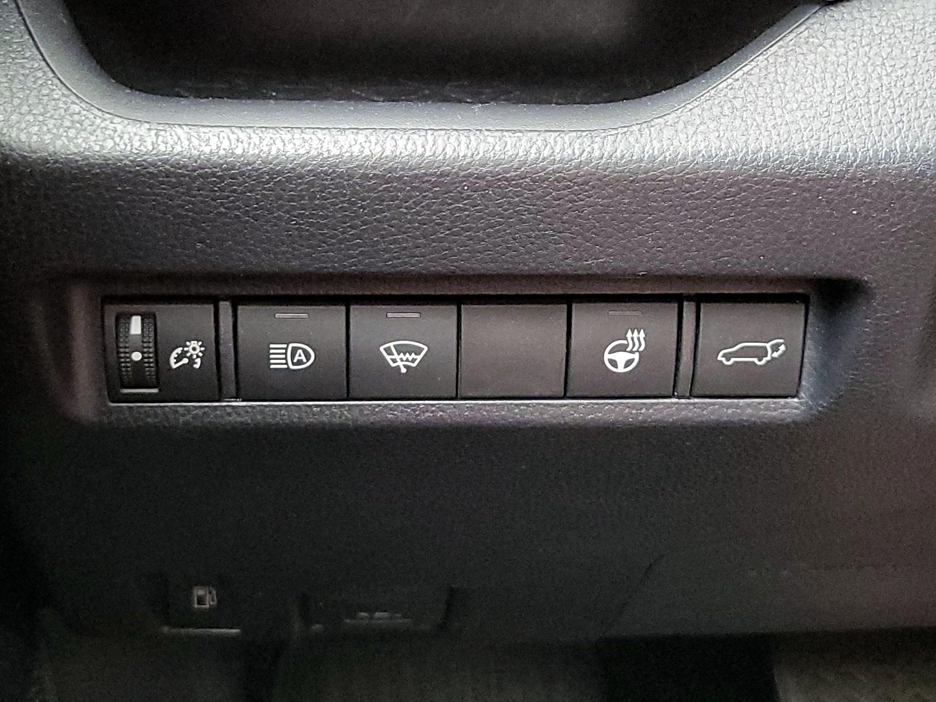 Thumbnail: 2020 Toyota RAV4 - 13