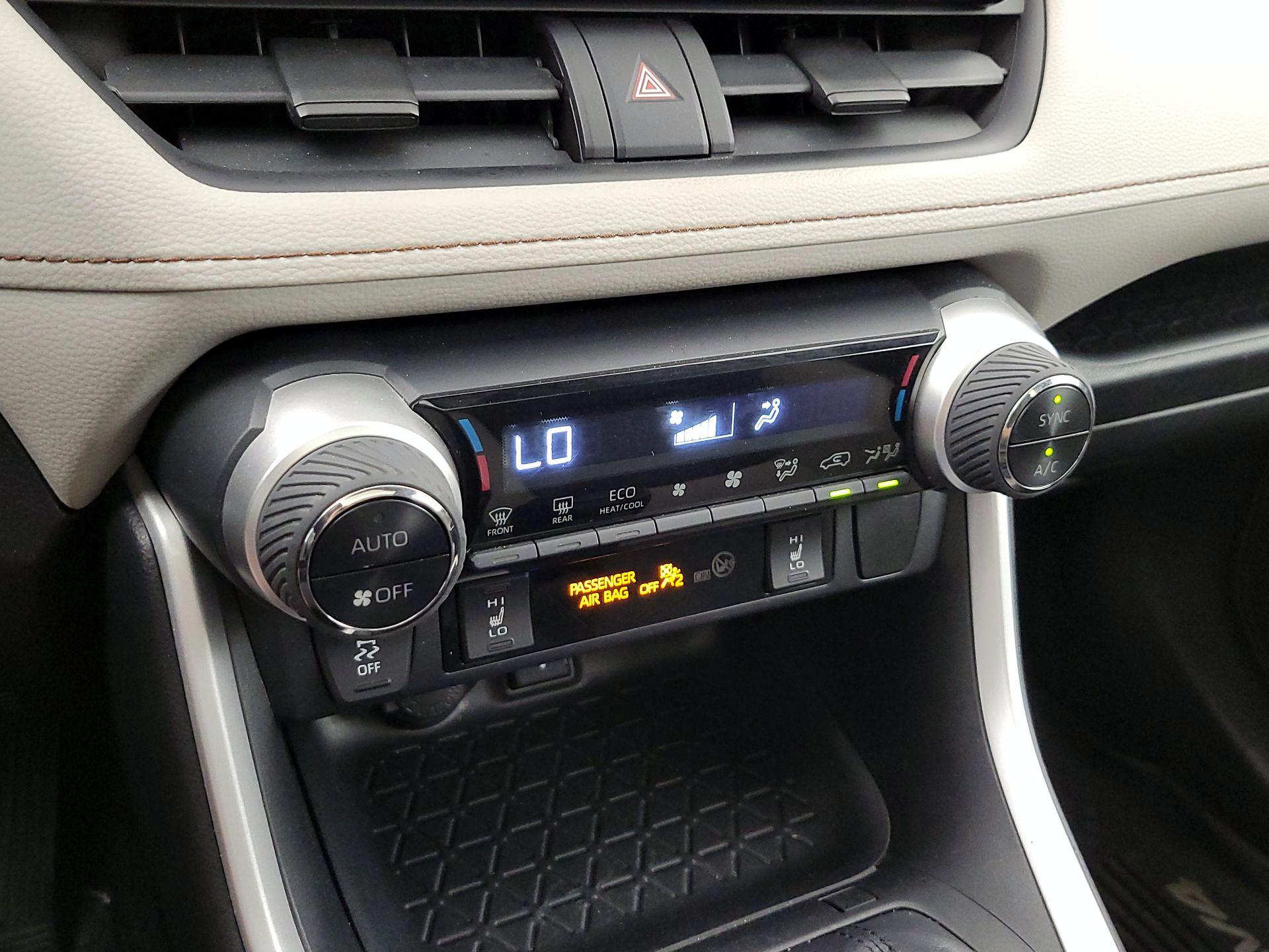 Thumbnail: 2020 Toyota RAV4 - 16