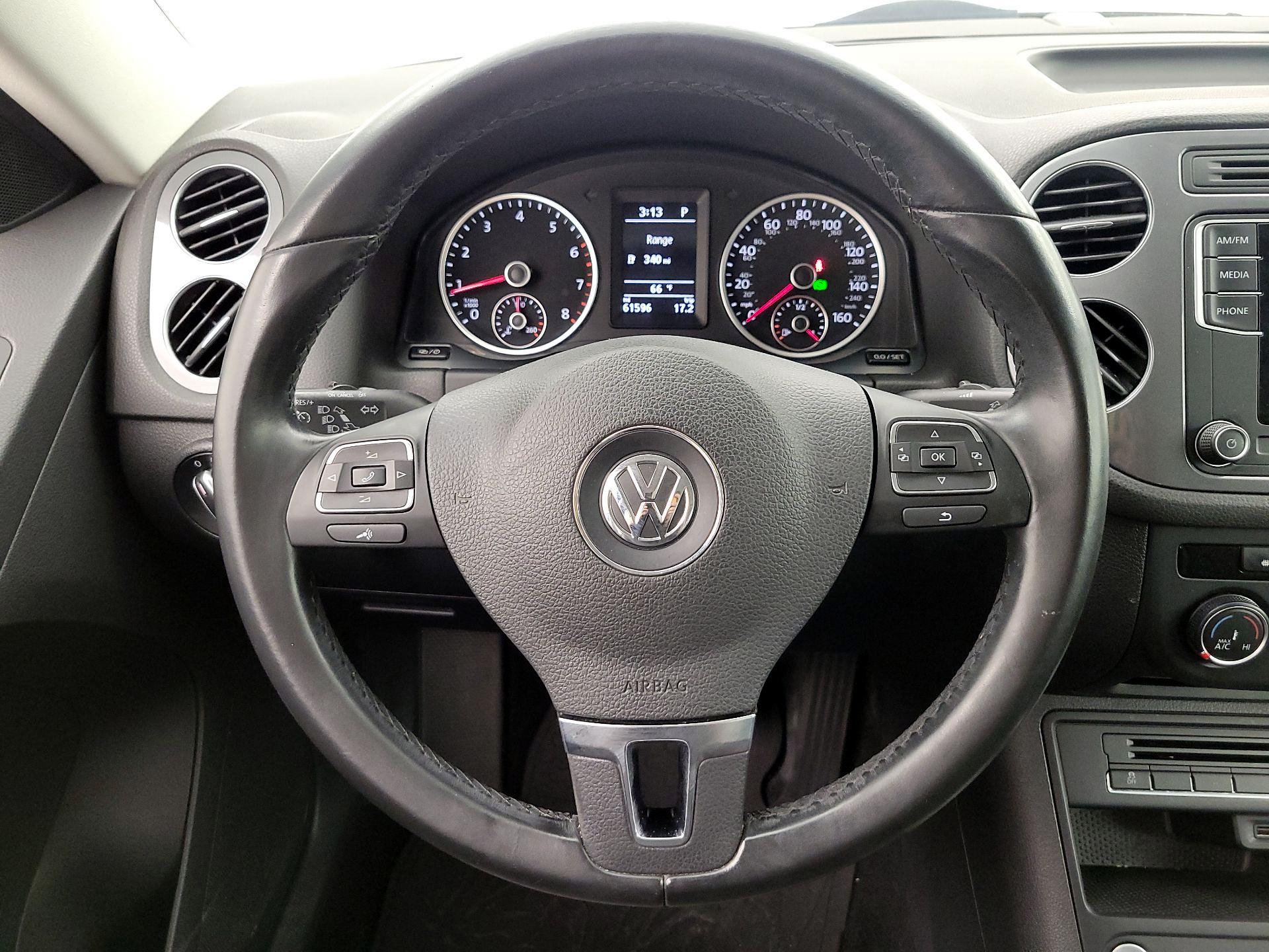 Thumbnail: 2016 Volkswagen Tiguan - 10