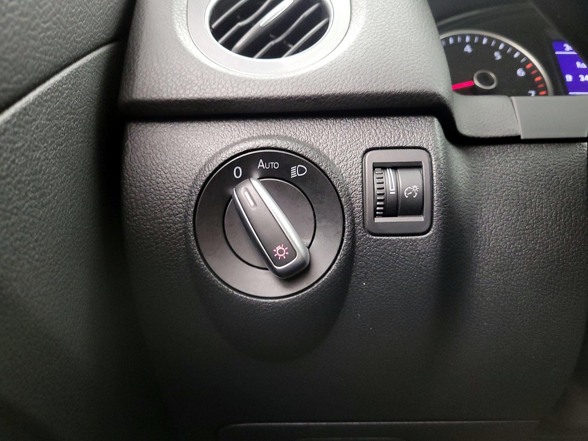 Thumbnail: 2016 Volkswagen Tiguan - 13