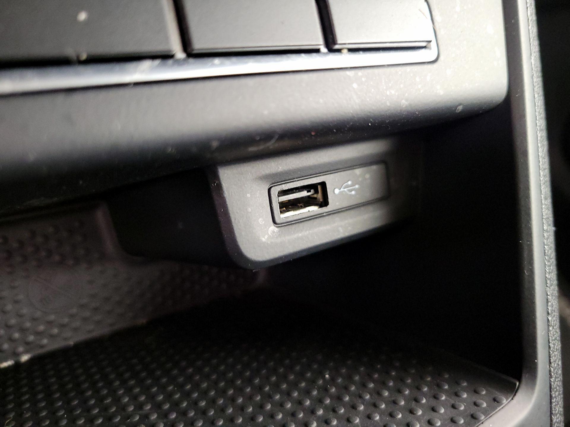 Thumbnail: 2016 Volkswagen Tiguan - 18