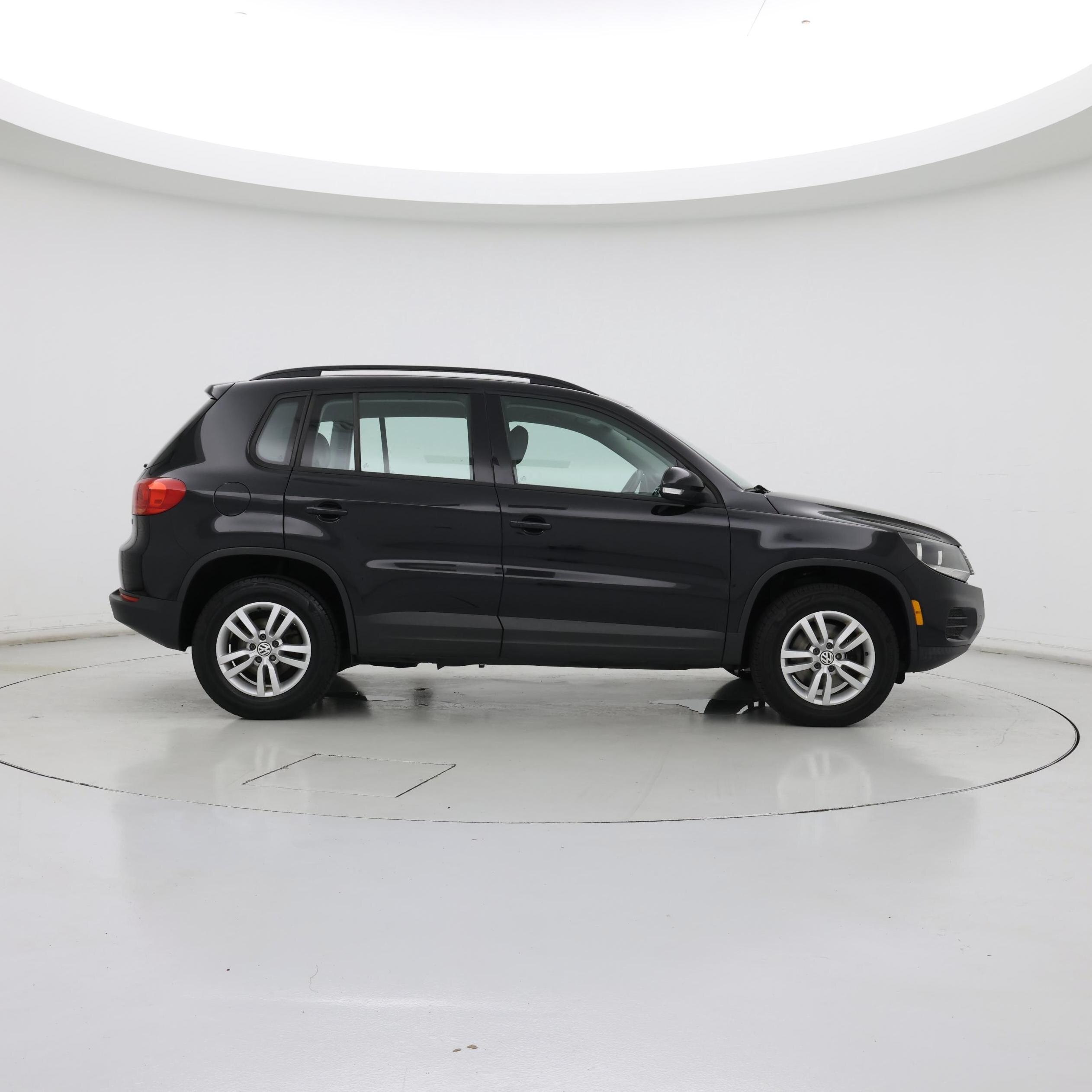 Thumbnail: 2016 Volkswagen Tiguan - 7