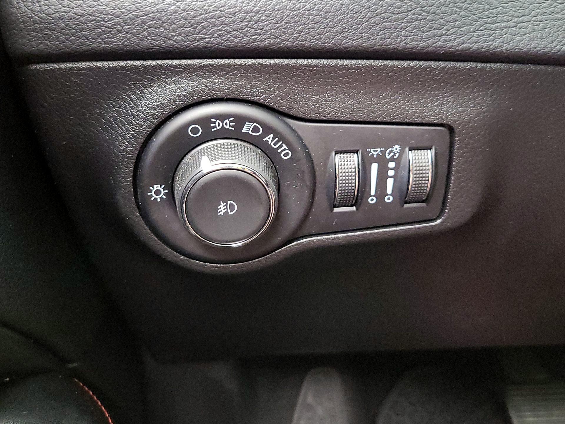 Thumbnail: 2021 Jeep Compass - 13