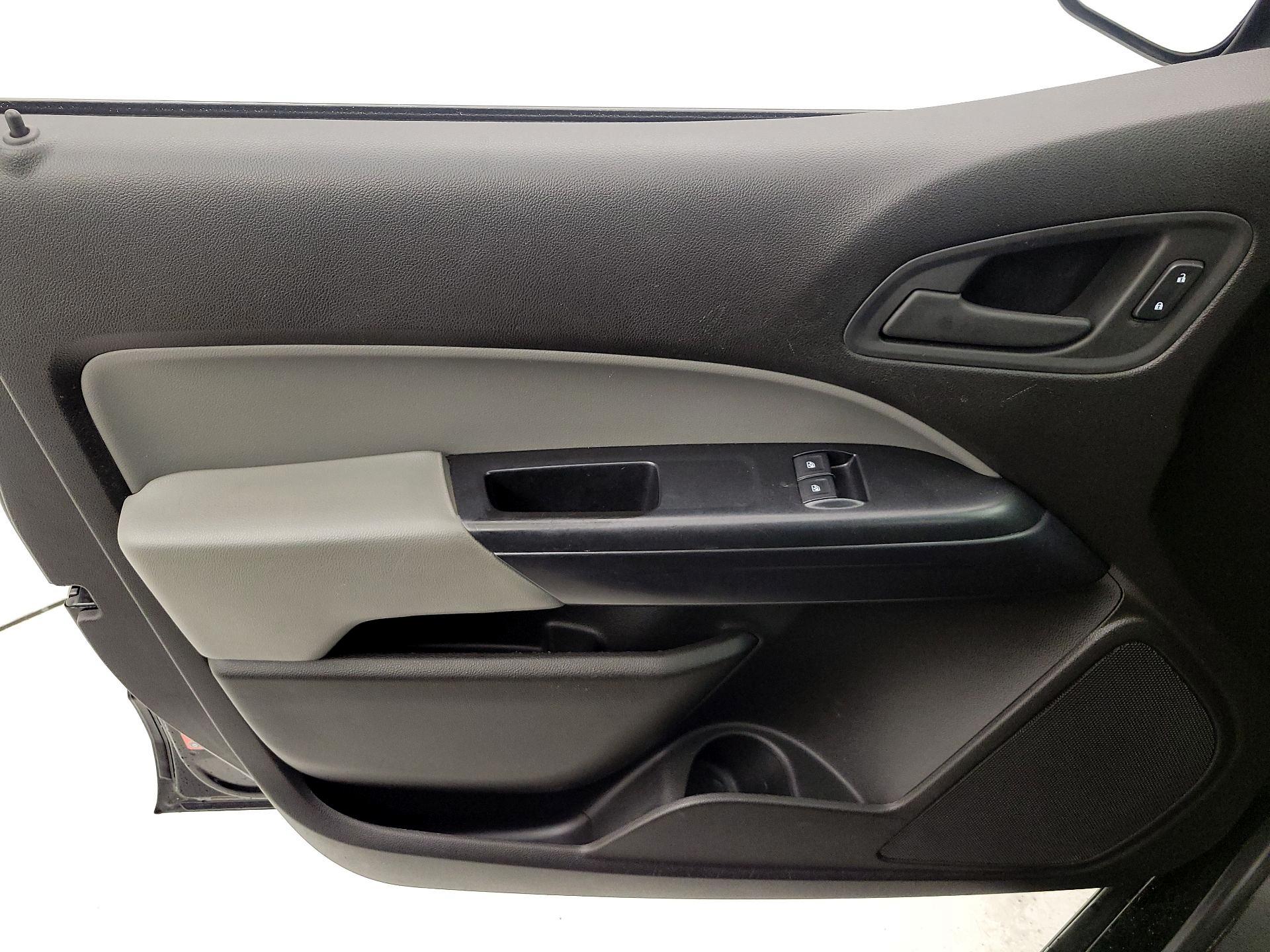 Thumbnail: 2015 Chevrolet Colorado - 12