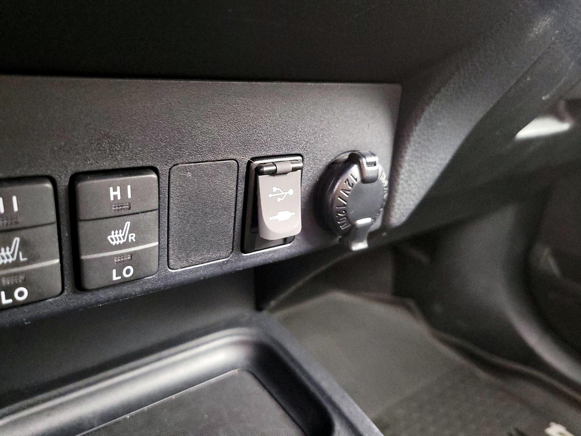 Thumbnail: 2016 Toyota RAV4 - 19