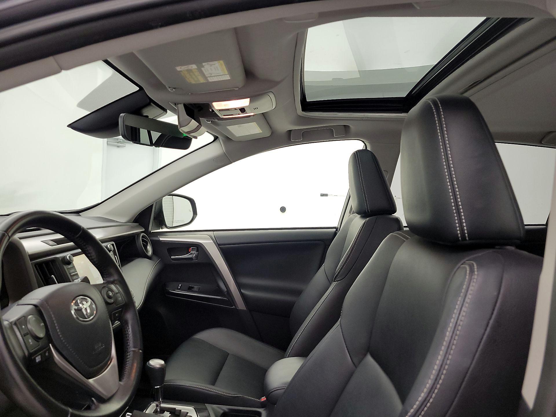 Thumbnail: 2016 Toyota RAV4 - 20