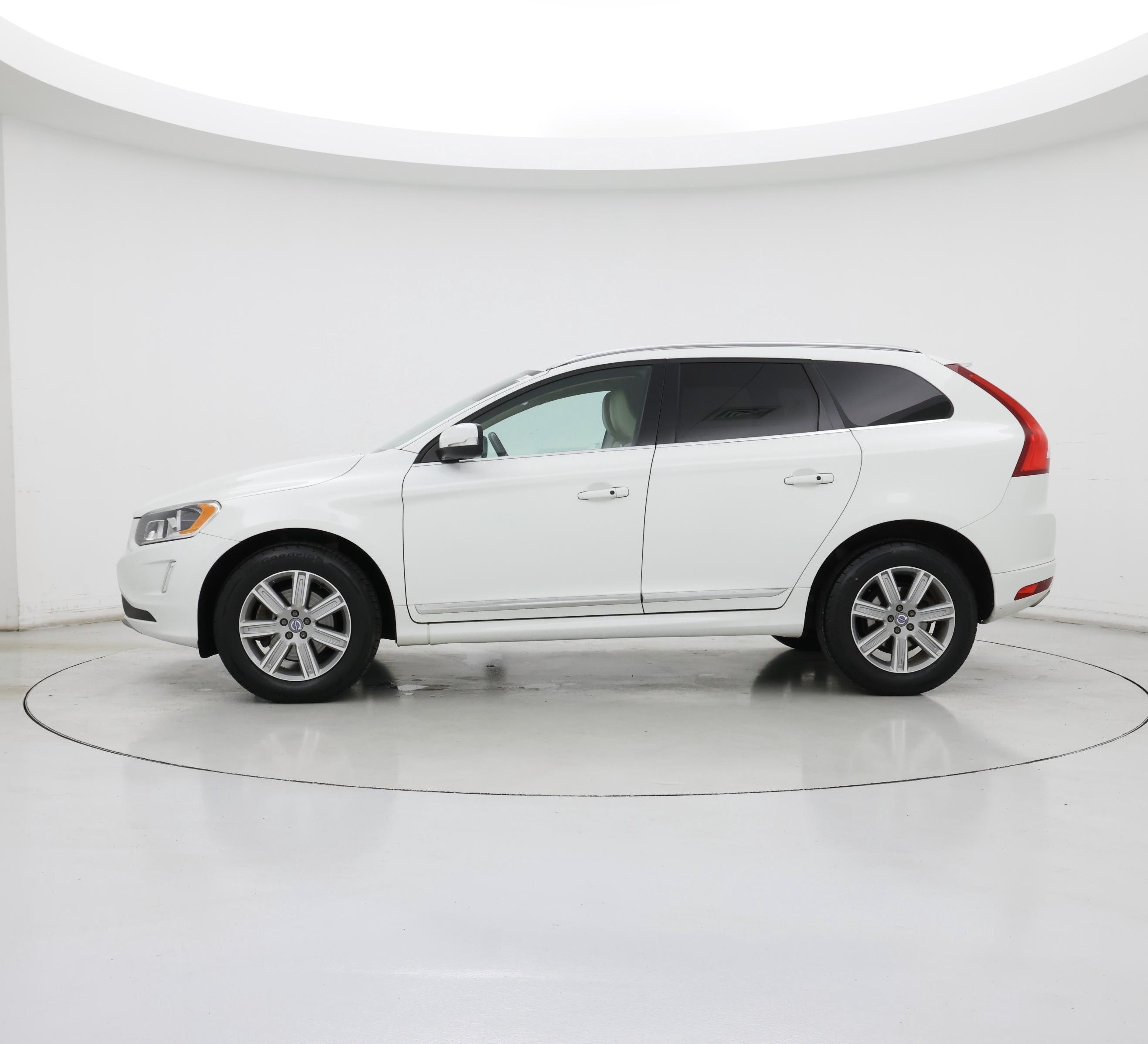 Thumbnail: 2016 Volvo XC60 - 3