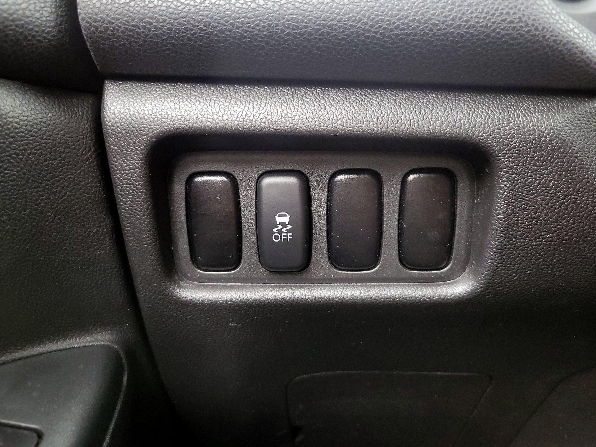 Thumbnail: 2016 Mitsubishi Outlander Sport - 13