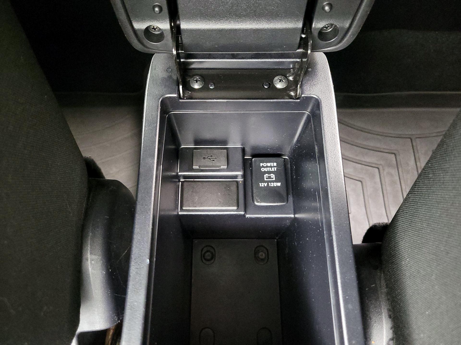 Thumbnail: 2016 Mitsubishi Outlander Sport - 17