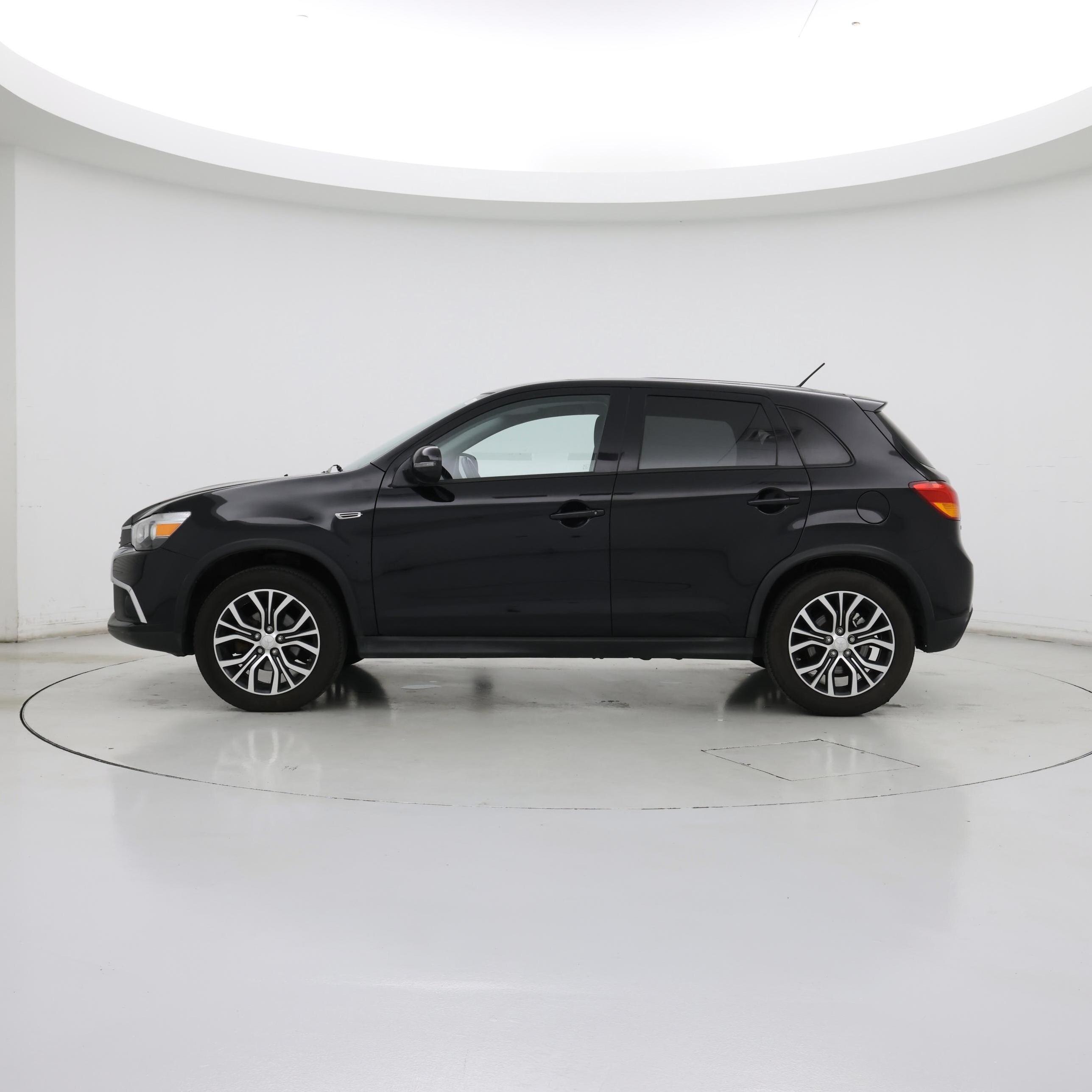 Thumbnail: 2016 Mitsubishi Outlander Sport - 3