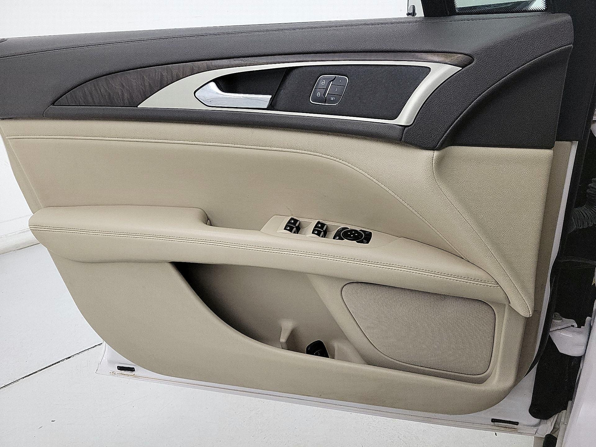 Thumbnail: 2017 Lincoln MKZ - 12