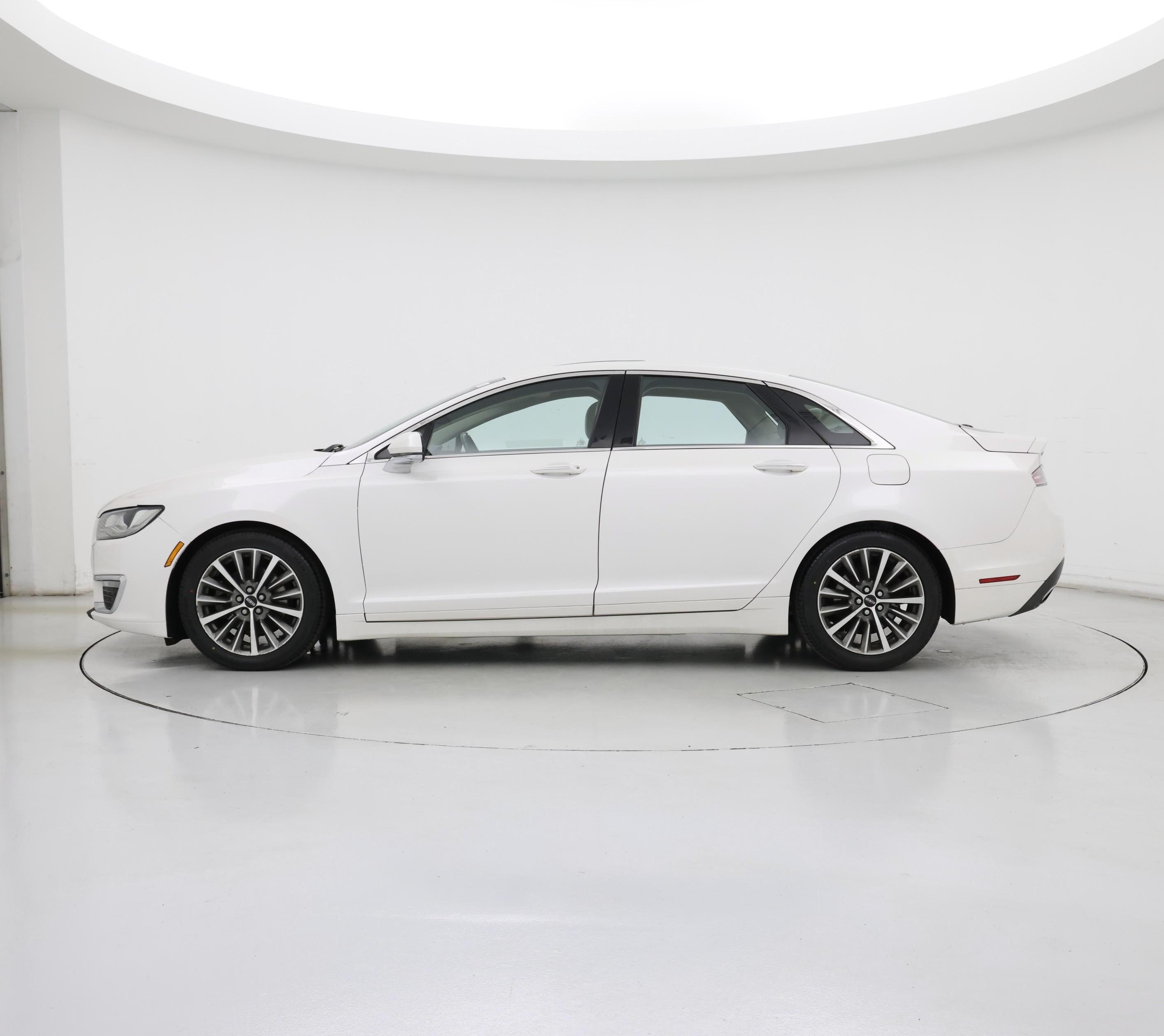 Thumbnail: 2017 Lincoln MKZ - 3