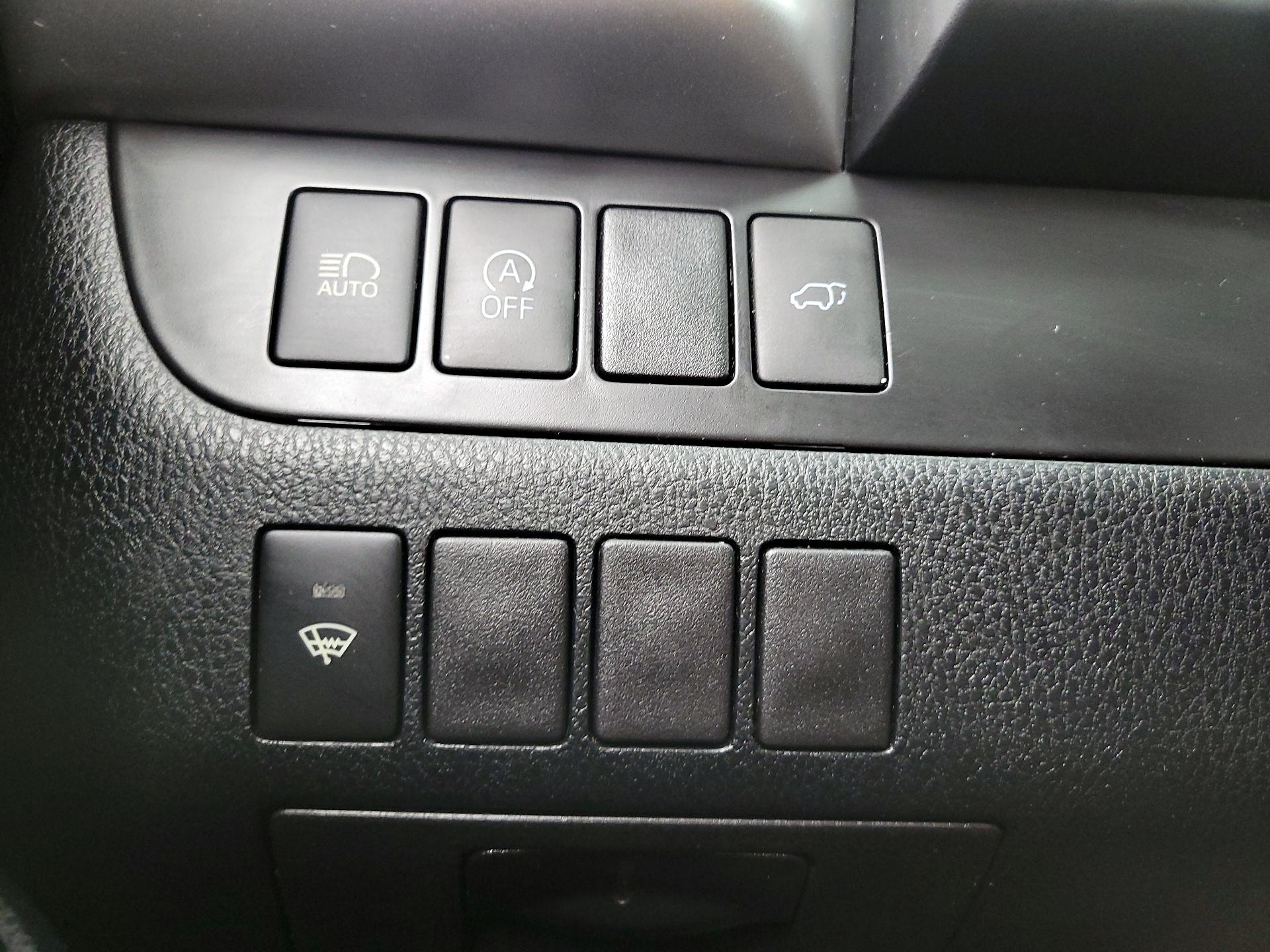 Thumbnail: 2019 Toyota Highlander - 13
