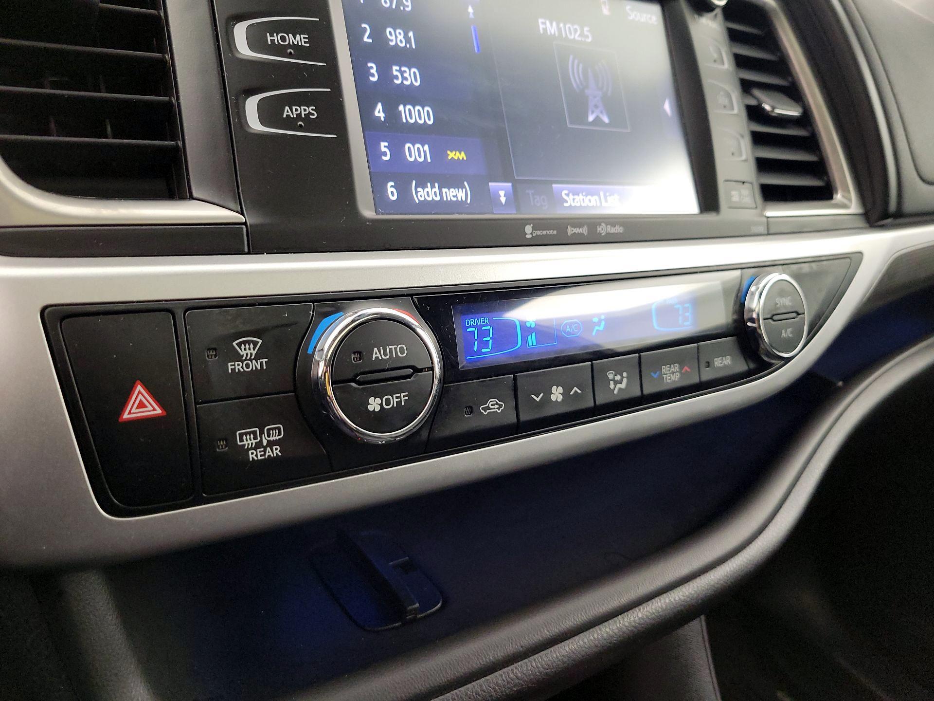 Thumbnail: 2019 Toyota Highlander - 17