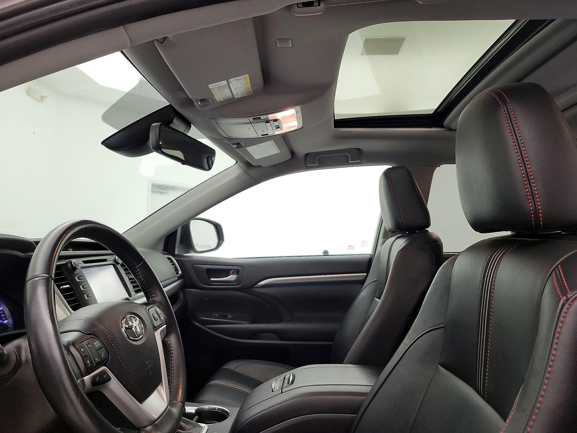 Thumbnail: 2019 Toyota Highlander - 20