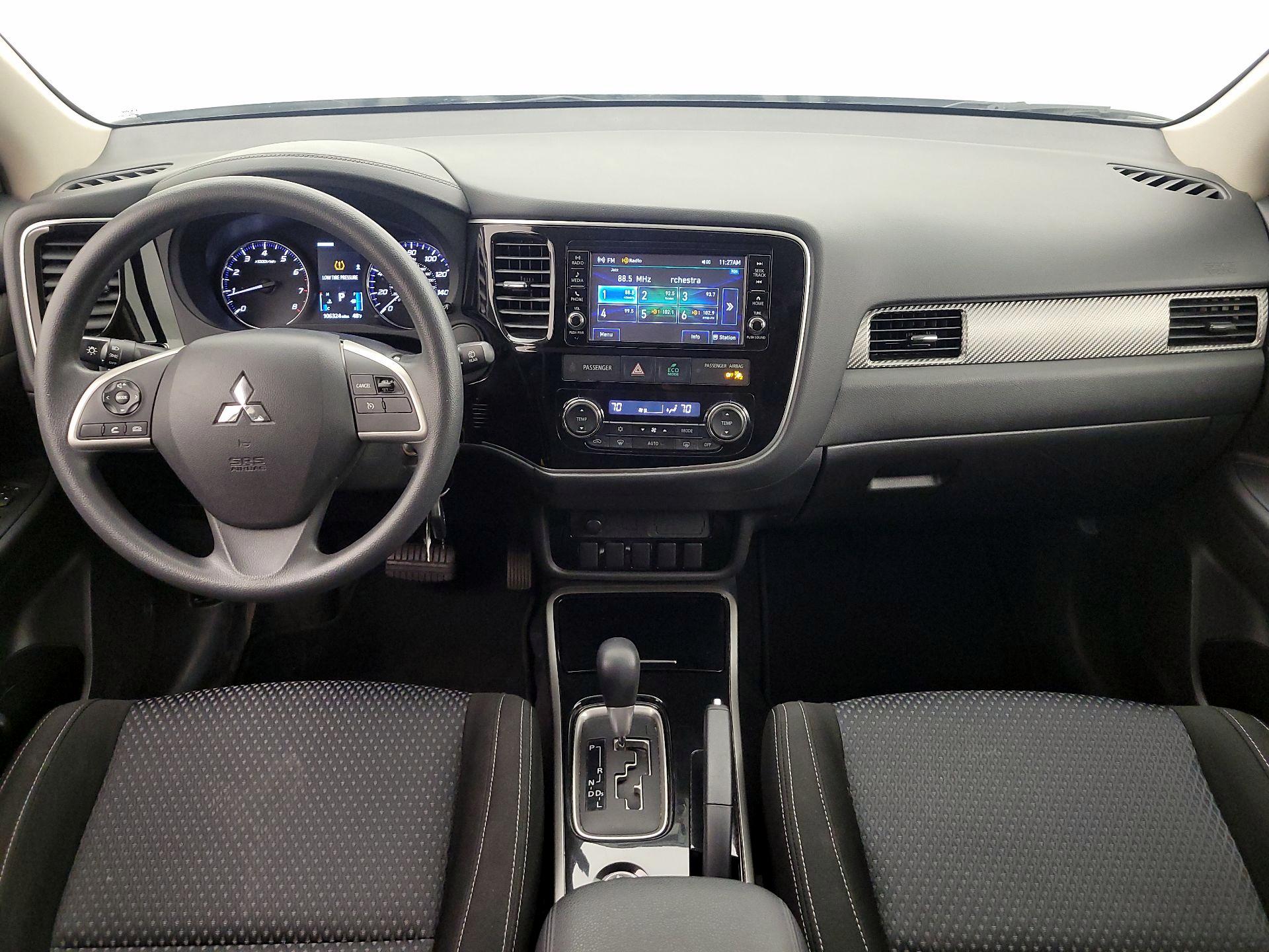 Thumbnail: 2018 Mitsubishi Outlander - 9