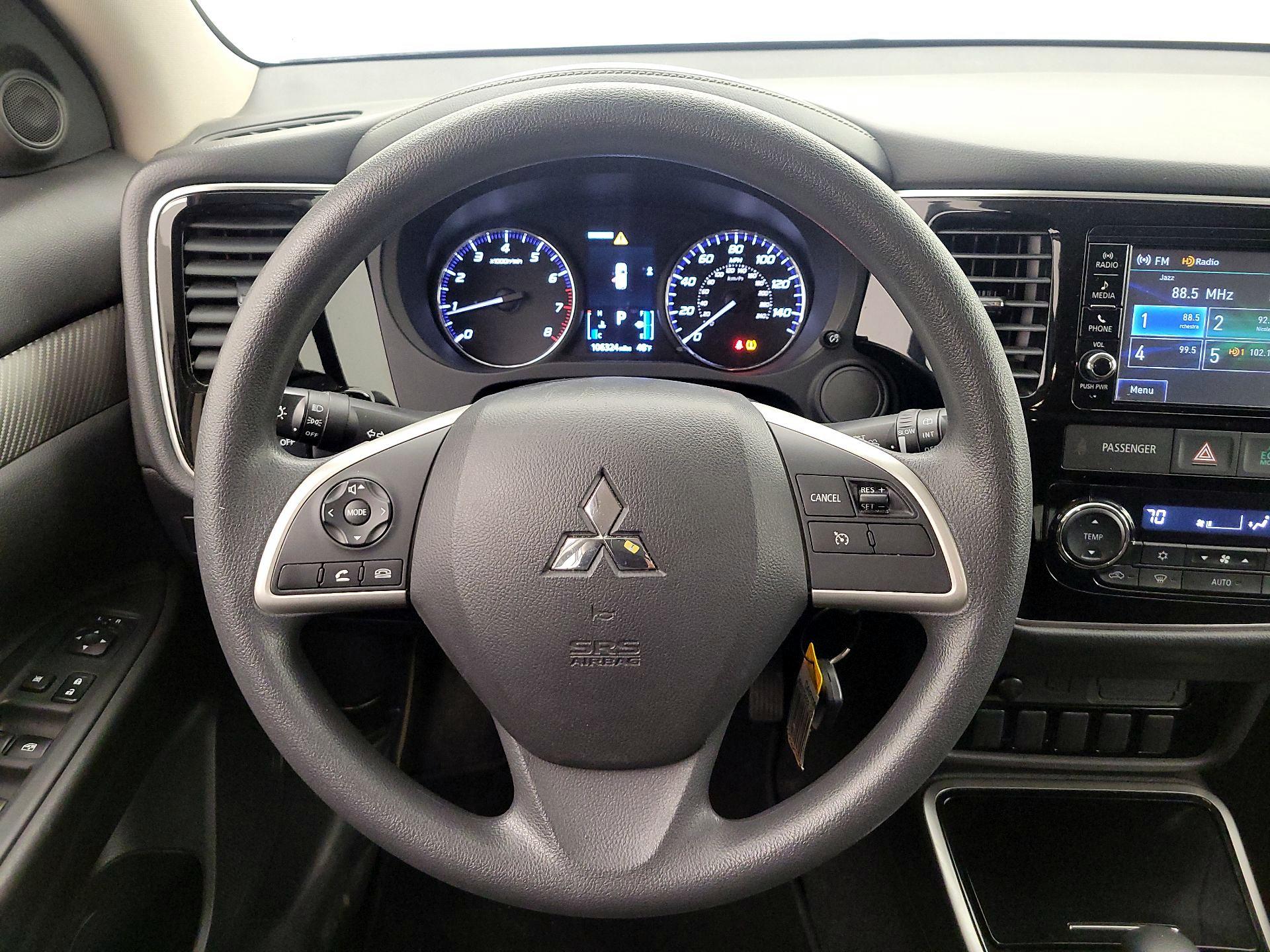 Thumbnail: 2018 Mitsubishi Outlander - 10