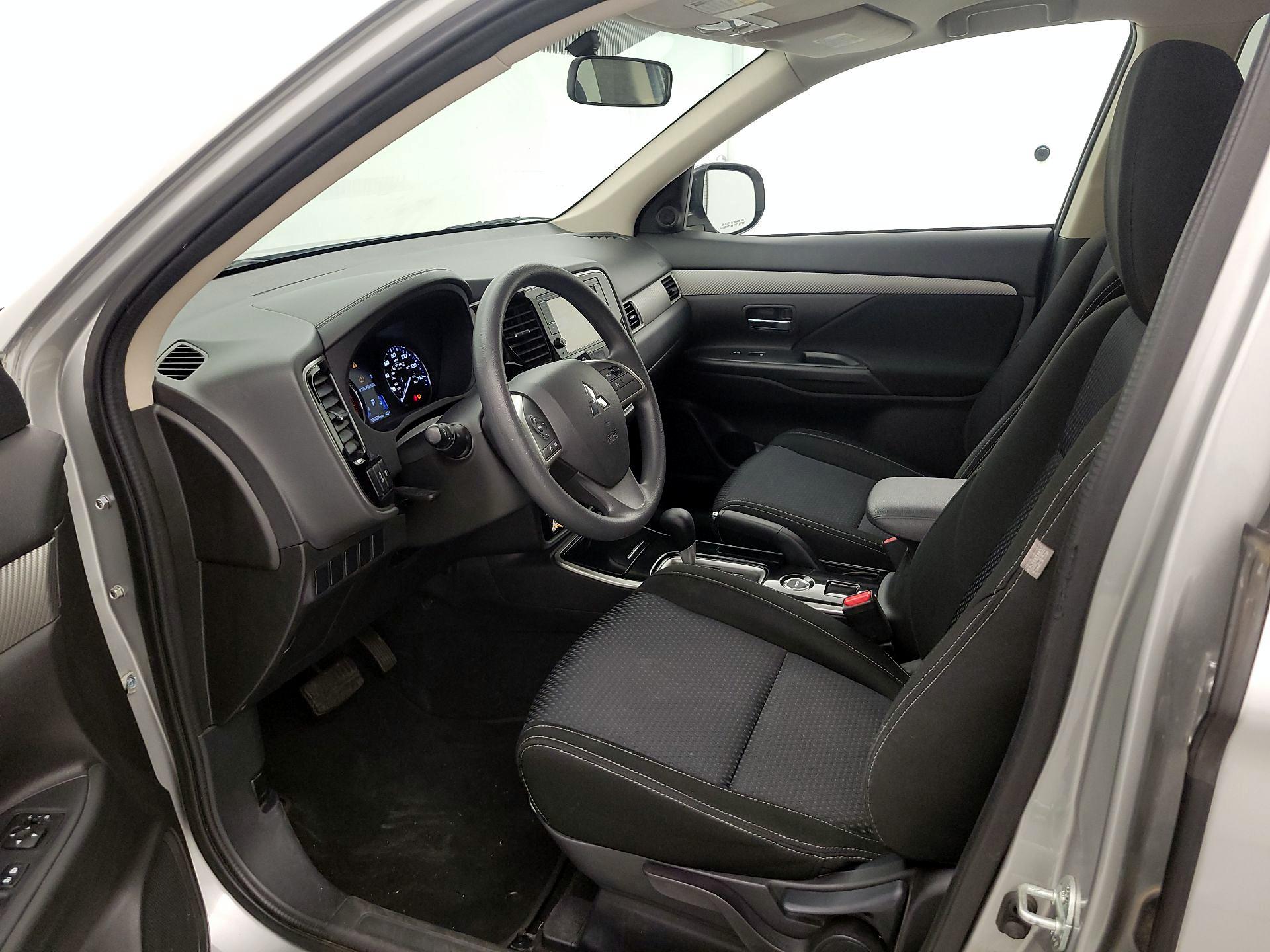 Thumbnail: 2018 Mitsubishi Outlander - 11
