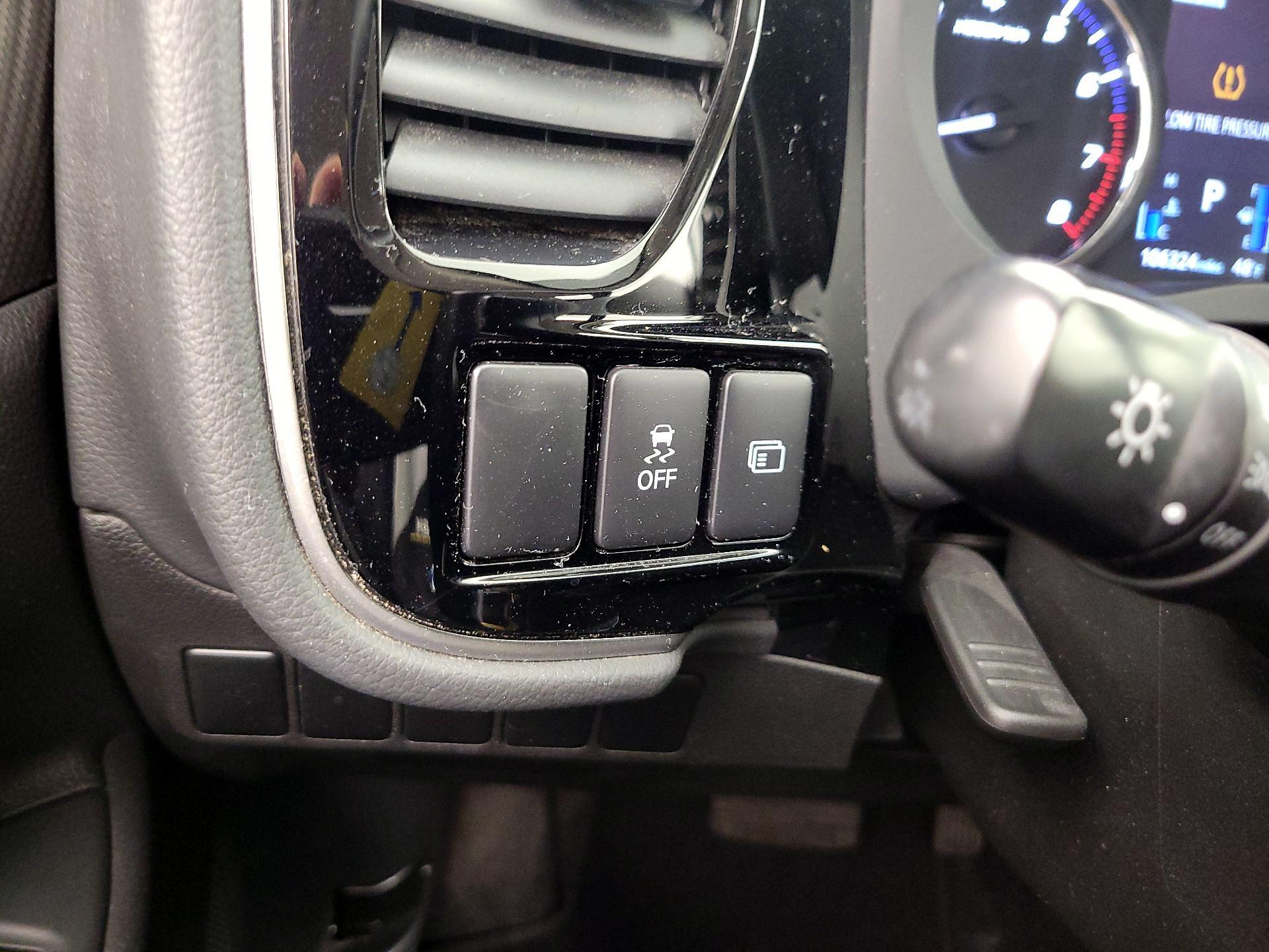 Thumbnail: 2018 Mitsubishi Outlander - 13