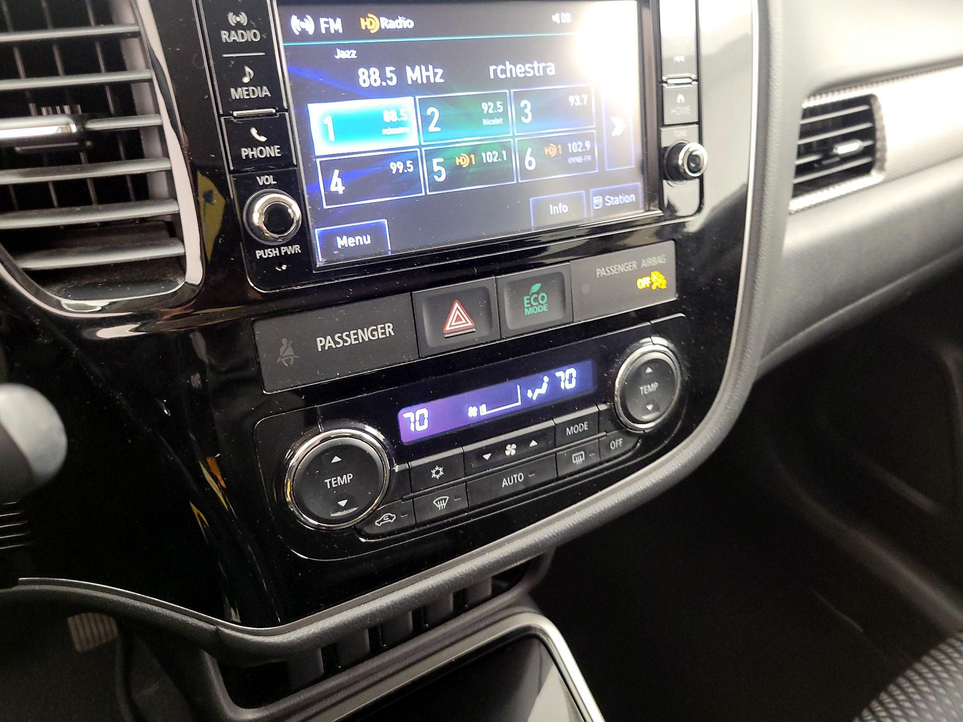Thumbnail: 2018 Mitsubishi Outlander - 16