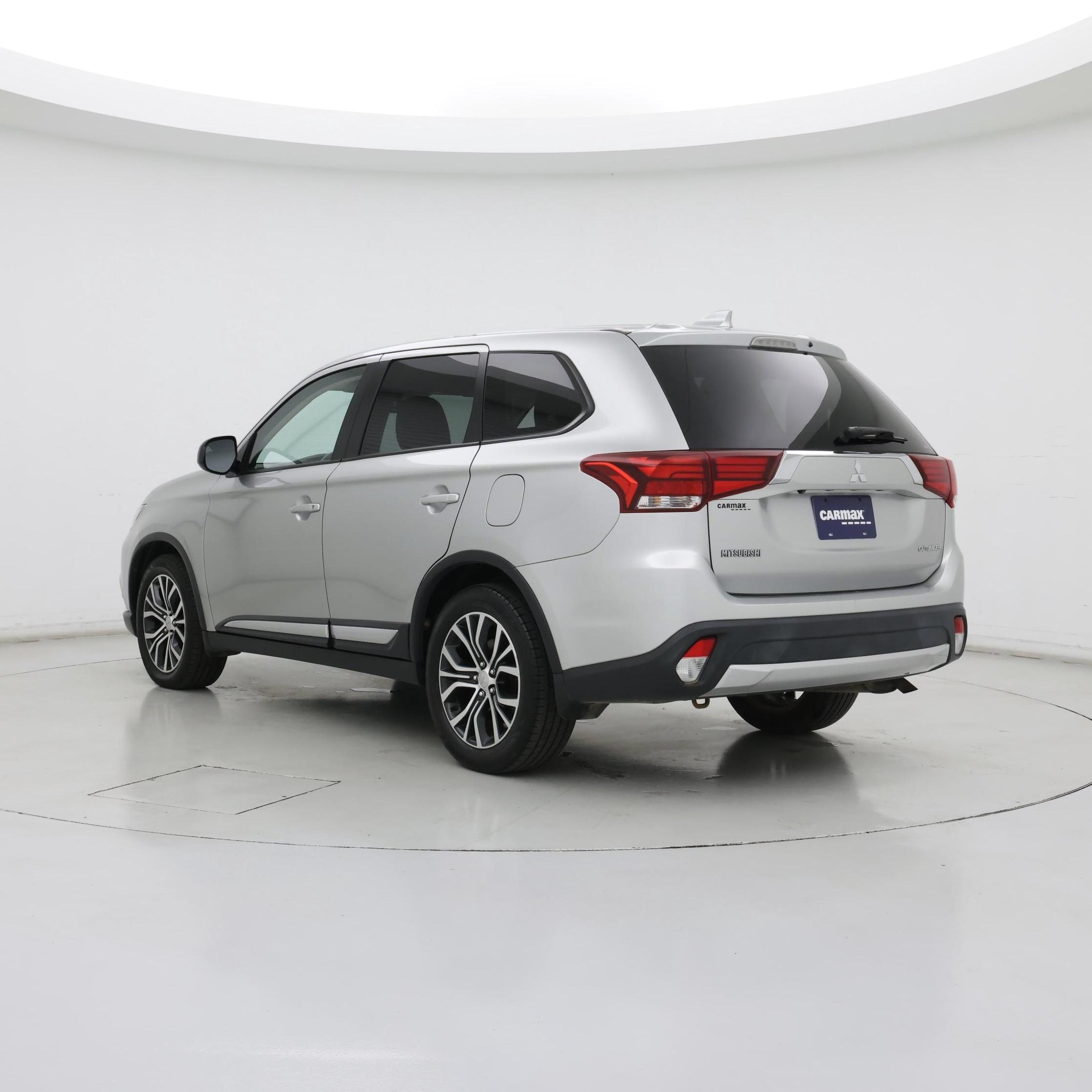 Thumbnail: 2018 Mitsubishi Outlander - 2