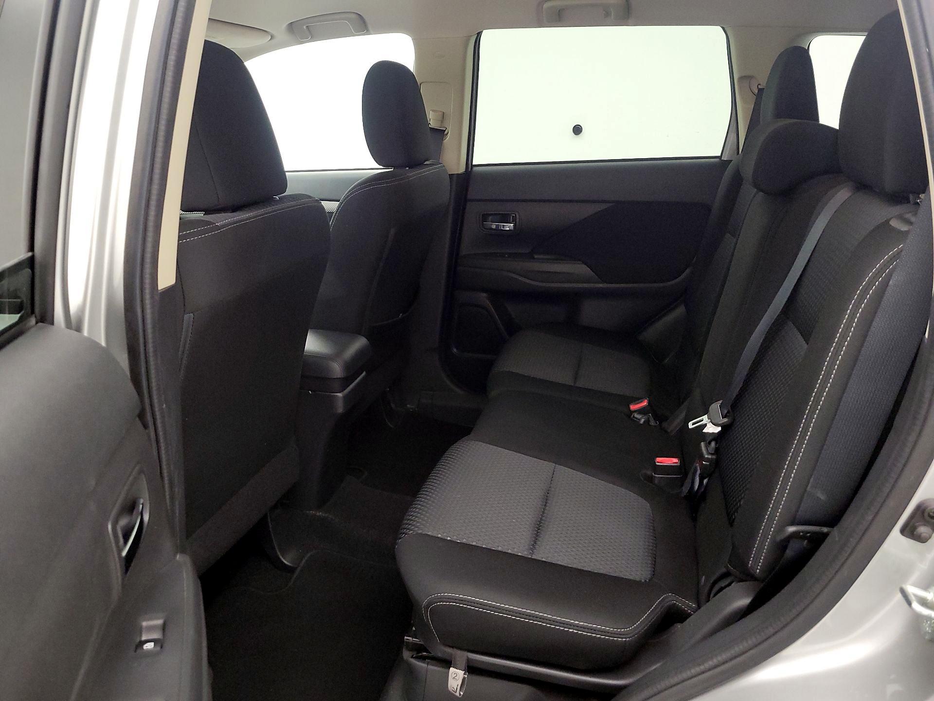 Thumbnail: 2018 Mitsubishi Outlander - 19