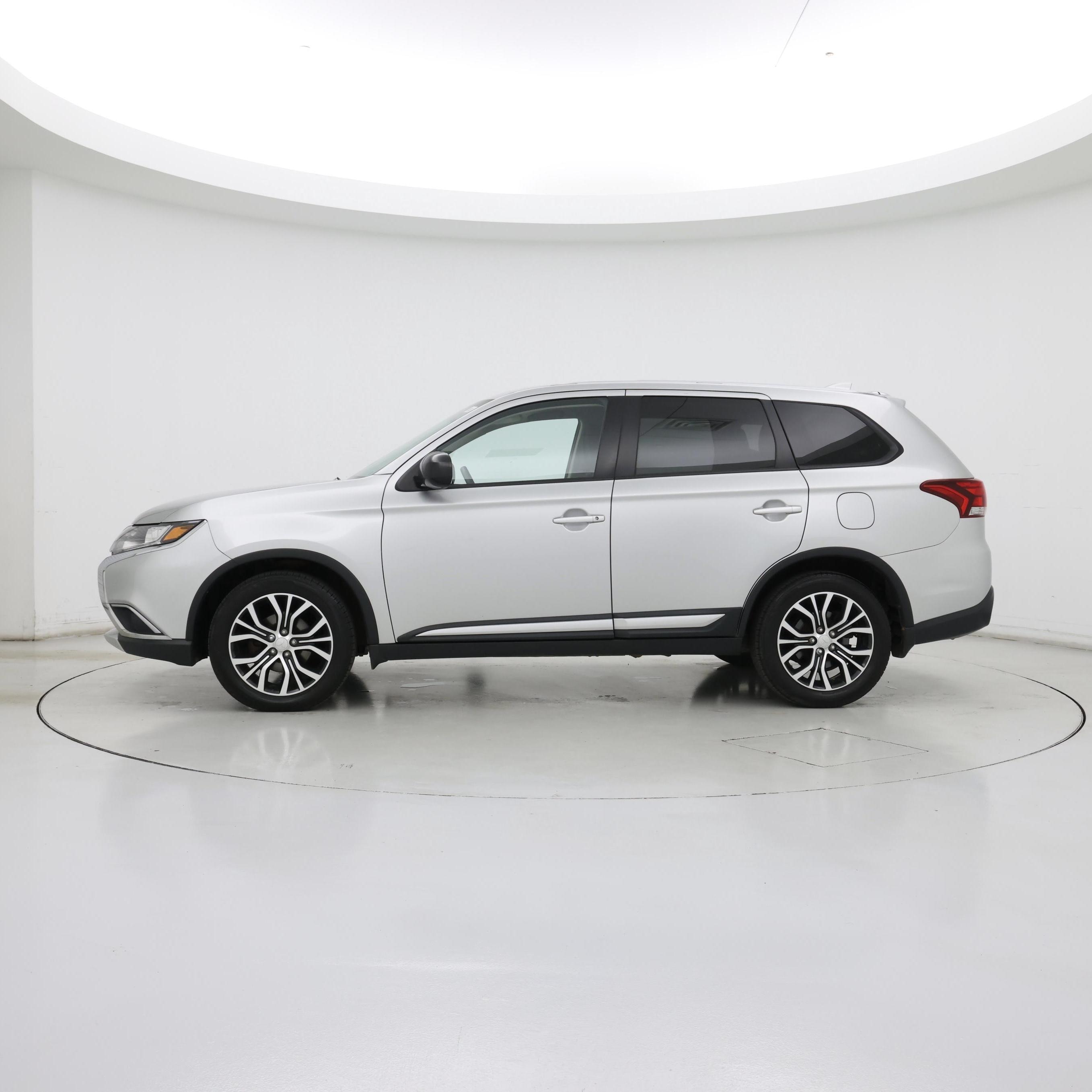 Thumbnail: 2018 Mitsubishi Outlander - 3