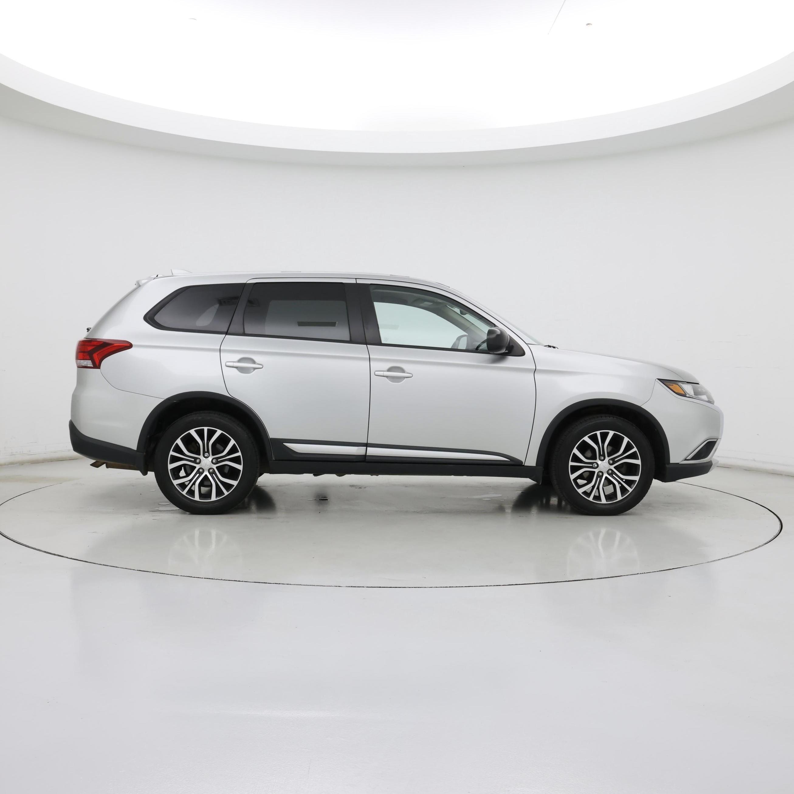 Thumbnail: 2018 Mitsubishi Outlander - 7