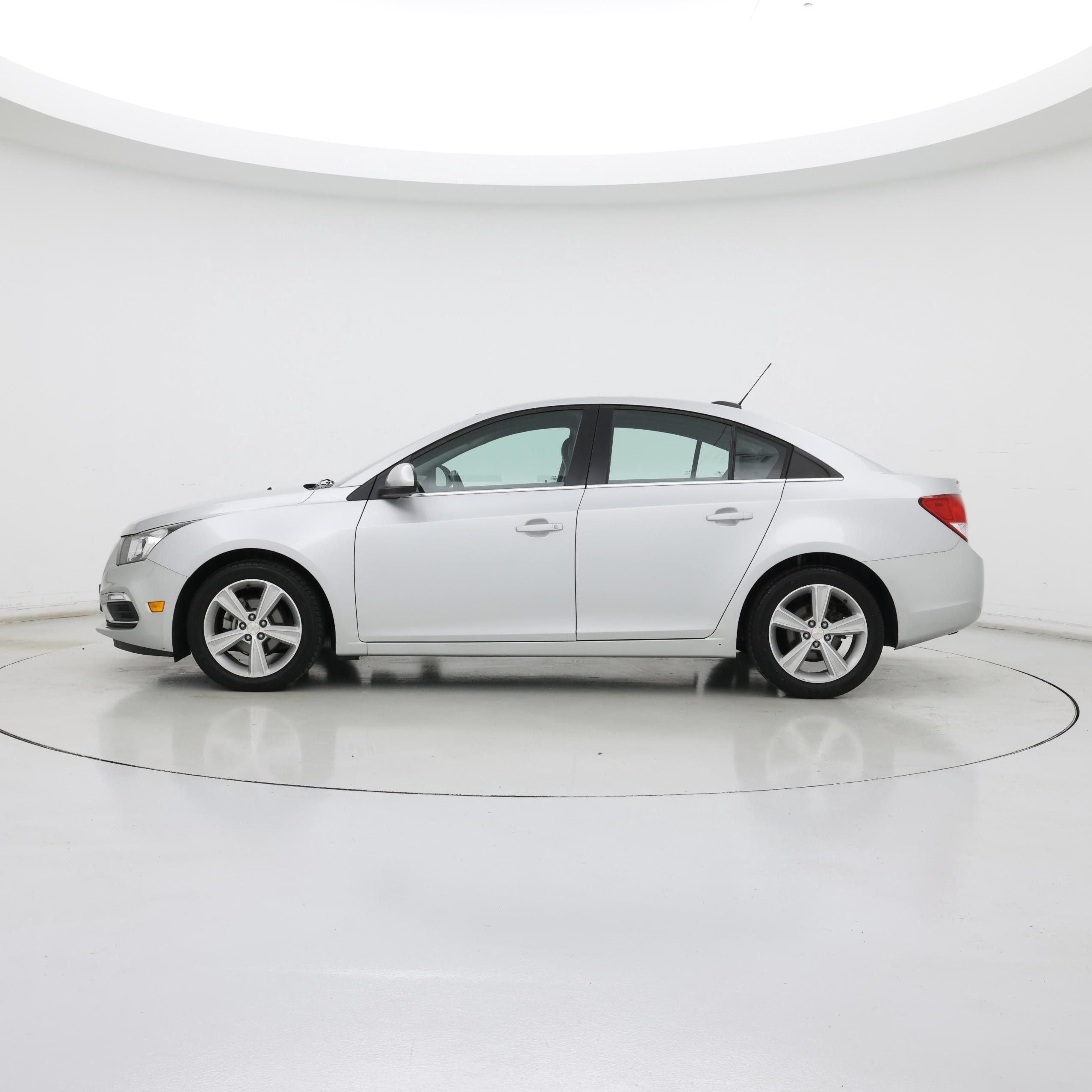 Thumbnail: 2015 Chevrolet Cruze - 3